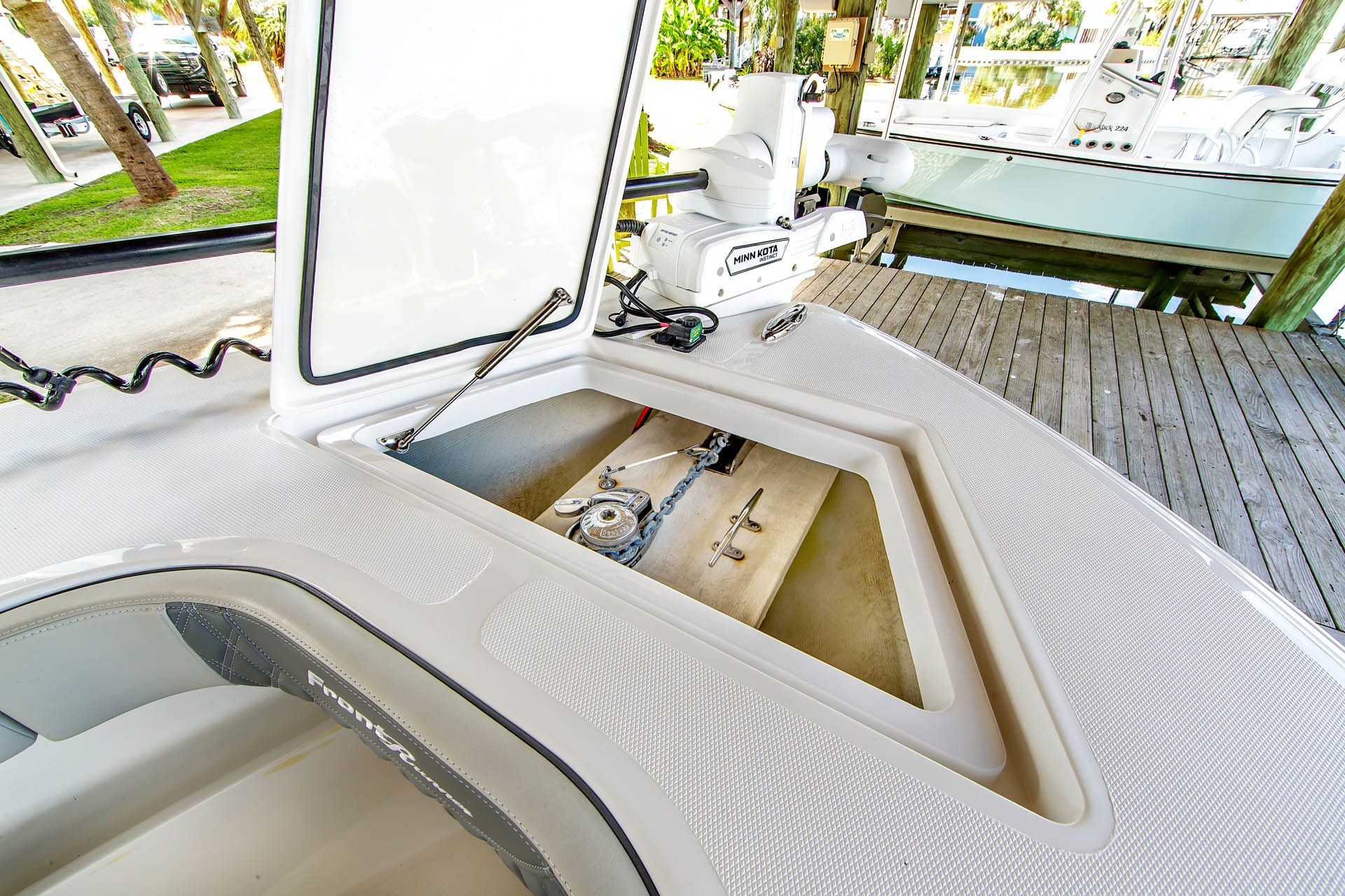 2023 Front Runner 33 Center Console - 15