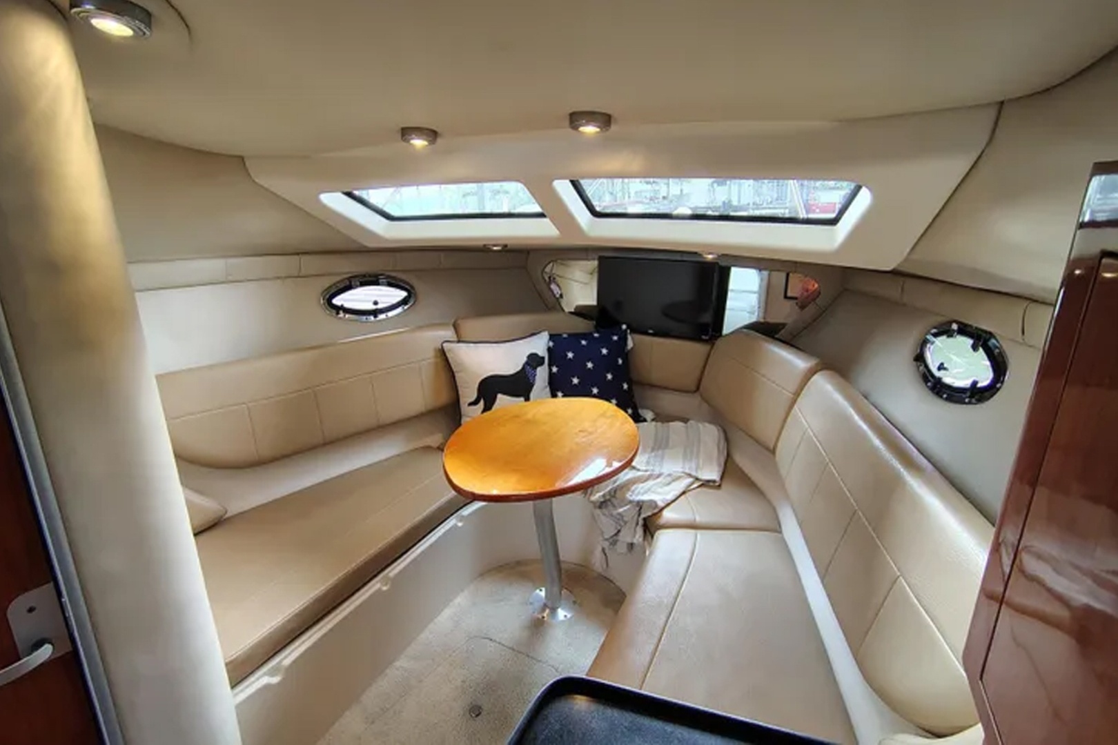 2008 Regal 2565 Window Express - Image 22