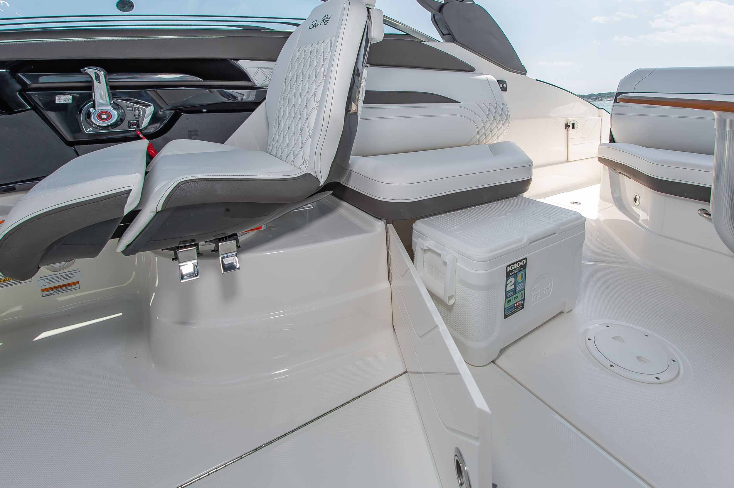 2023 Sea Ray SLX 260 - 25