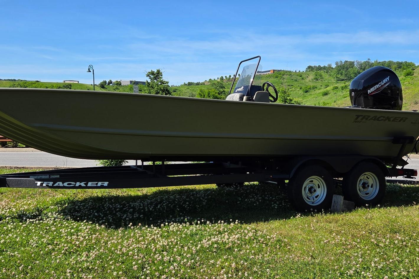 2026 Tracker Grizzly 2072 CC