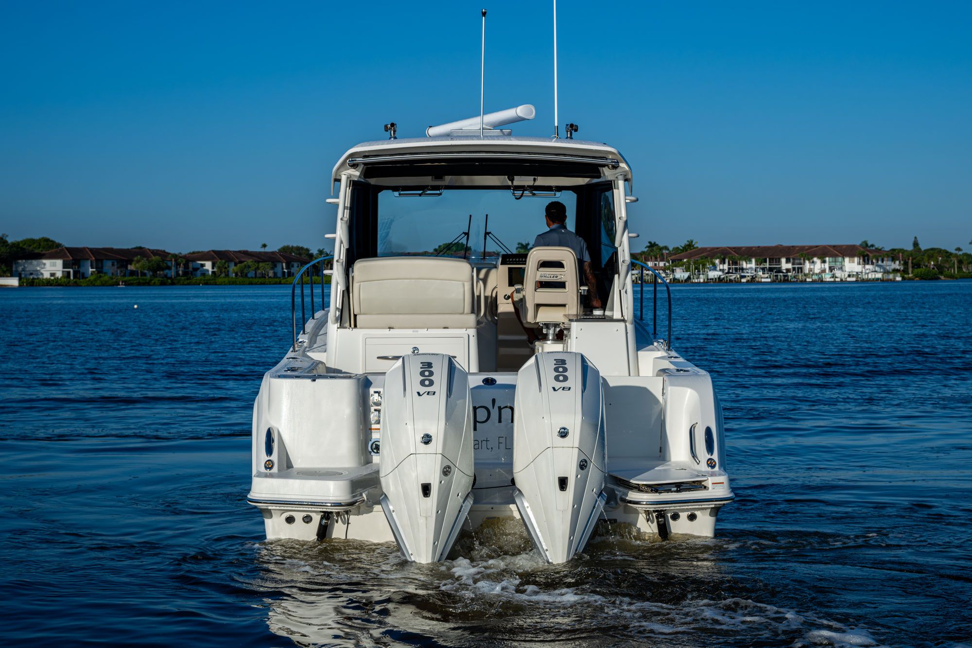 2023 BOSTON WHALER 325 CONQUEST - Image 11