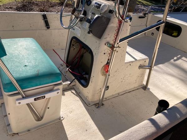 1997 Carolina Skiff 198 DLV boat interior with teal seat and steering console.