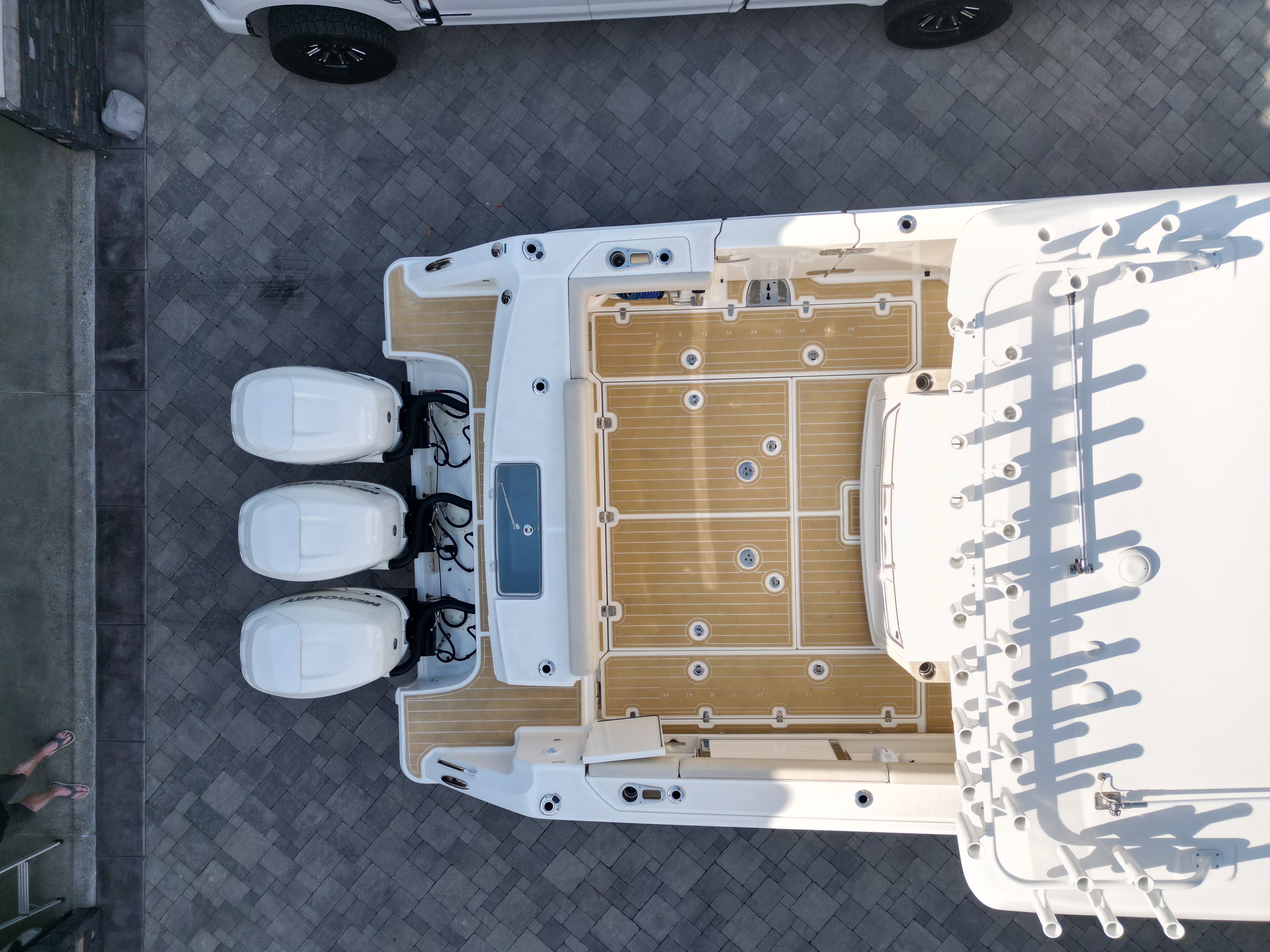2018 Boston Whaler 380 Outrage - 17