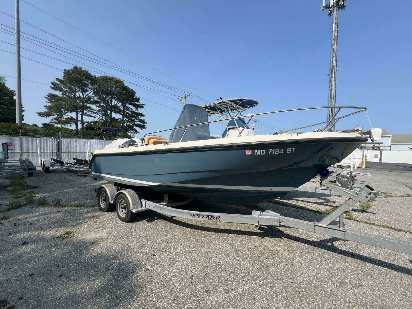 2004 Boston Whaler 210 Outrage - Image 3