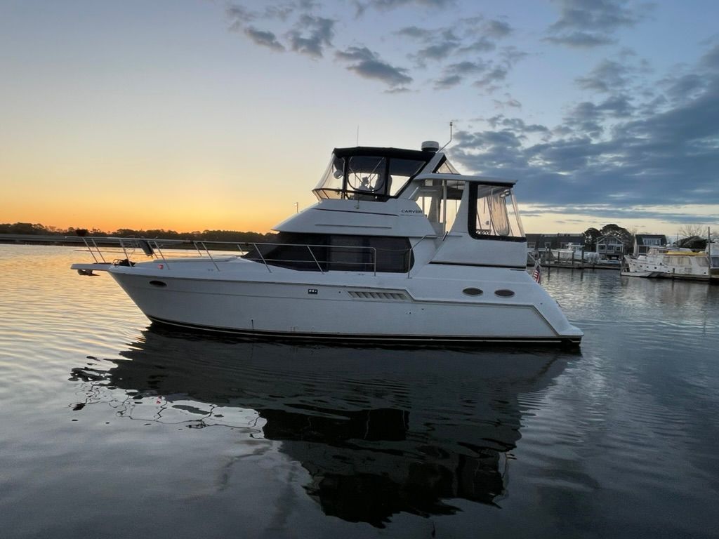 2000 Carver 356 Aft Cabin Motor Yacht