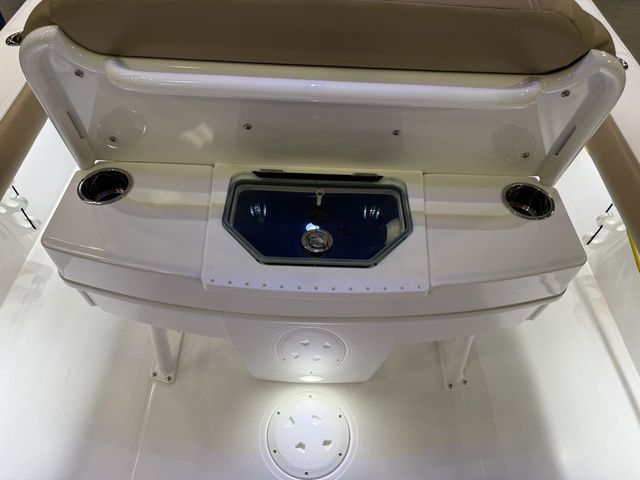 2026 Everglades 253 Center Console - 12