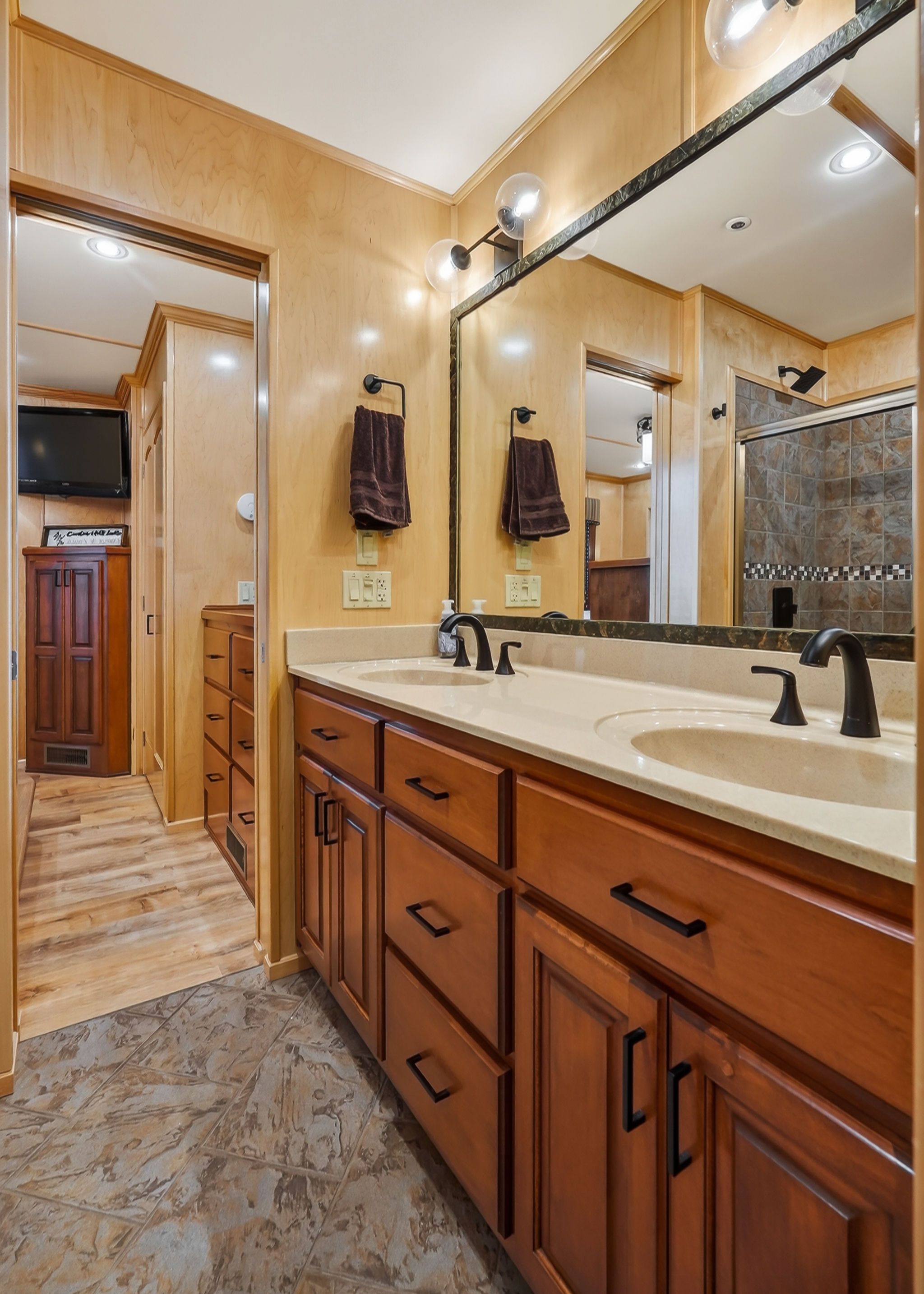 Luxurious bathroom in a 2010 Houseboat Throughbred.