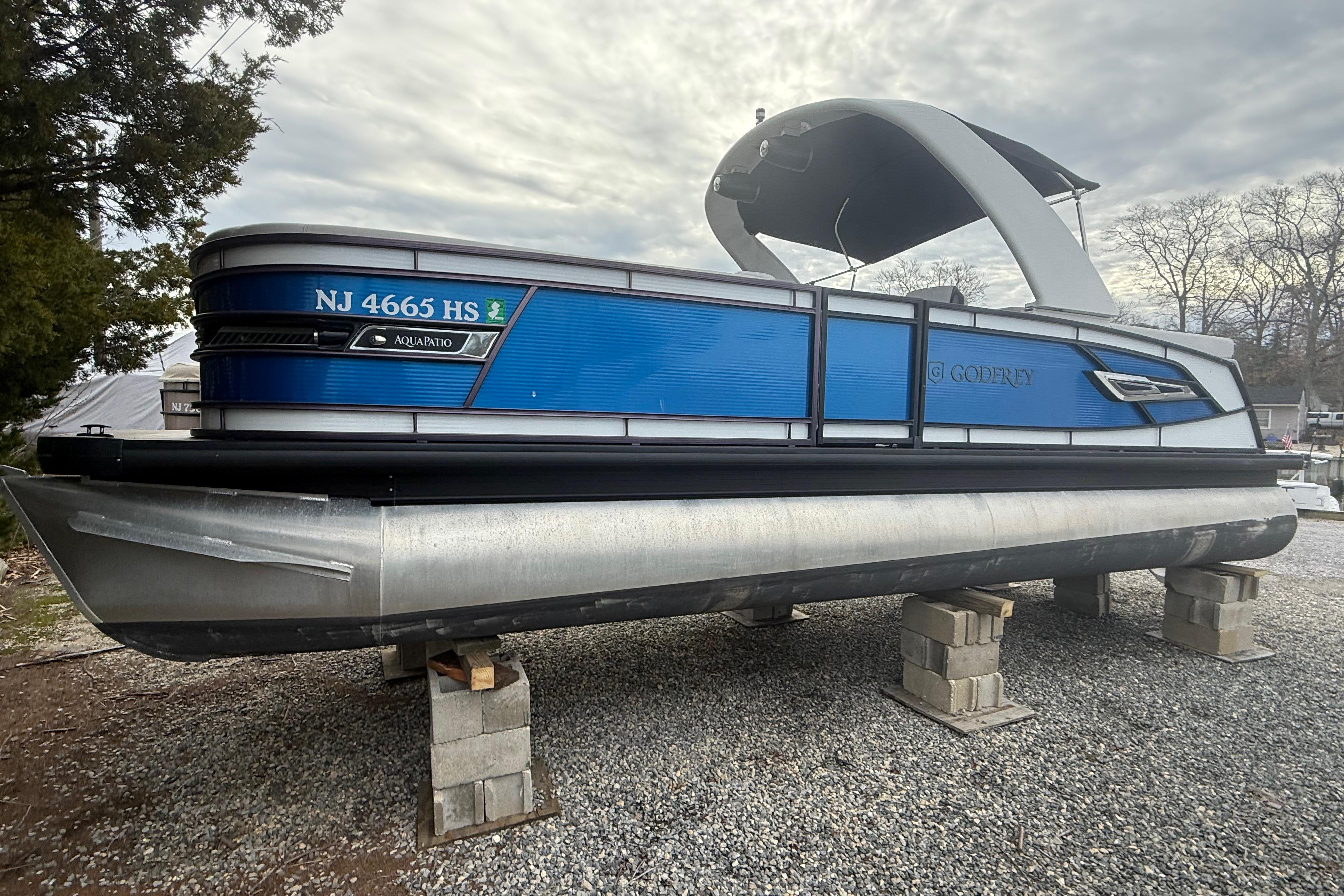 2023 Godfrey AquaPatio 255 ULC