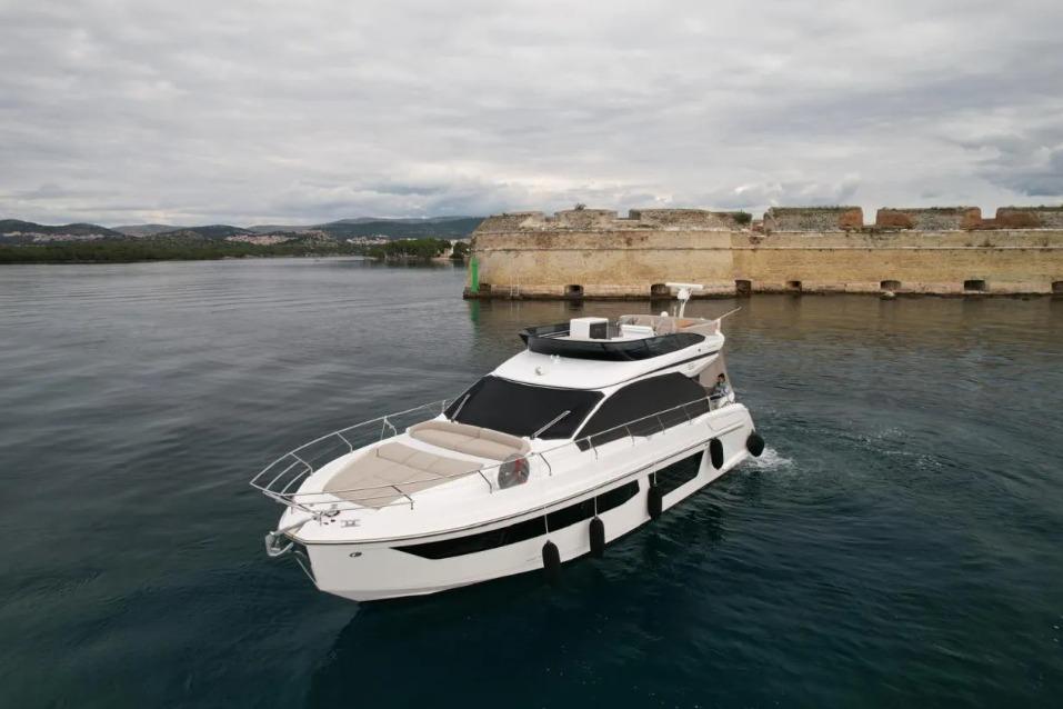2024 Azimut Fly 53