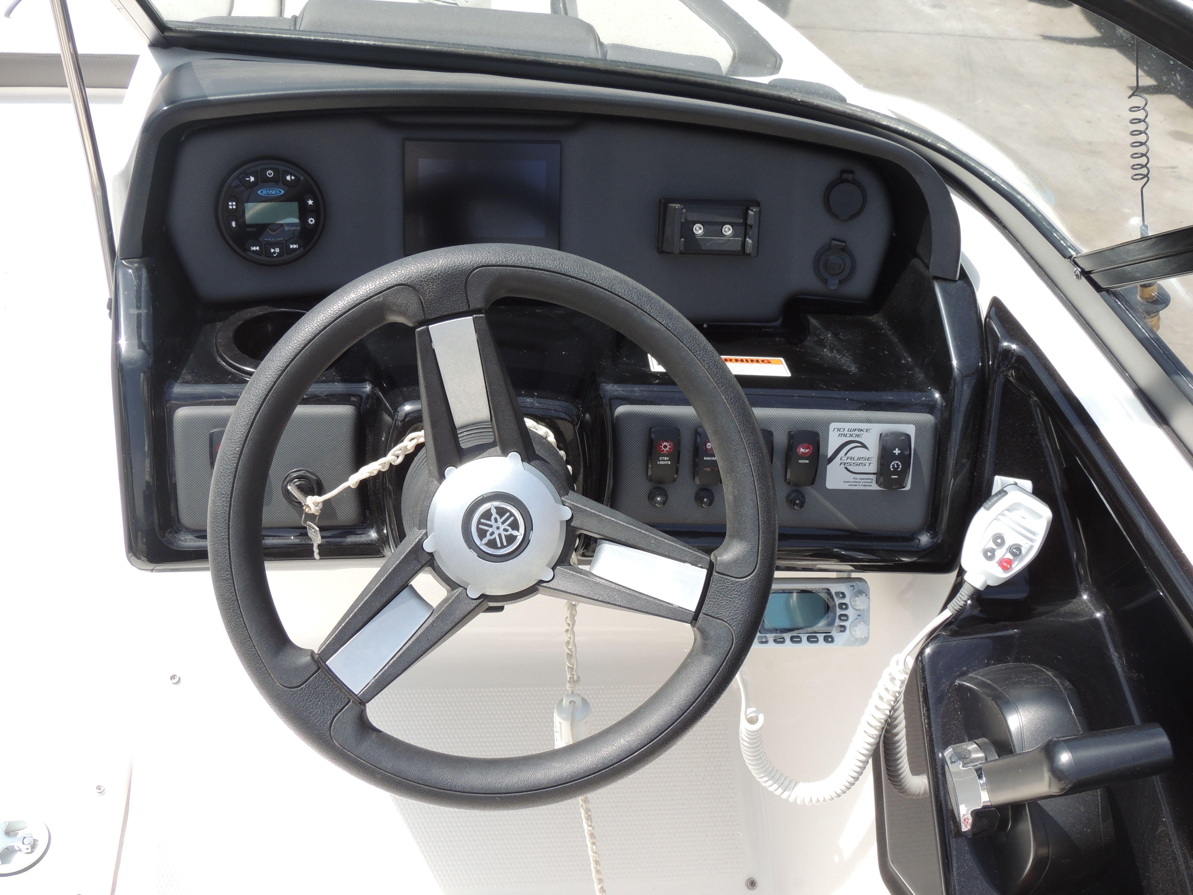 Yamaha SX190 2023 steering console with wheel and controls.
