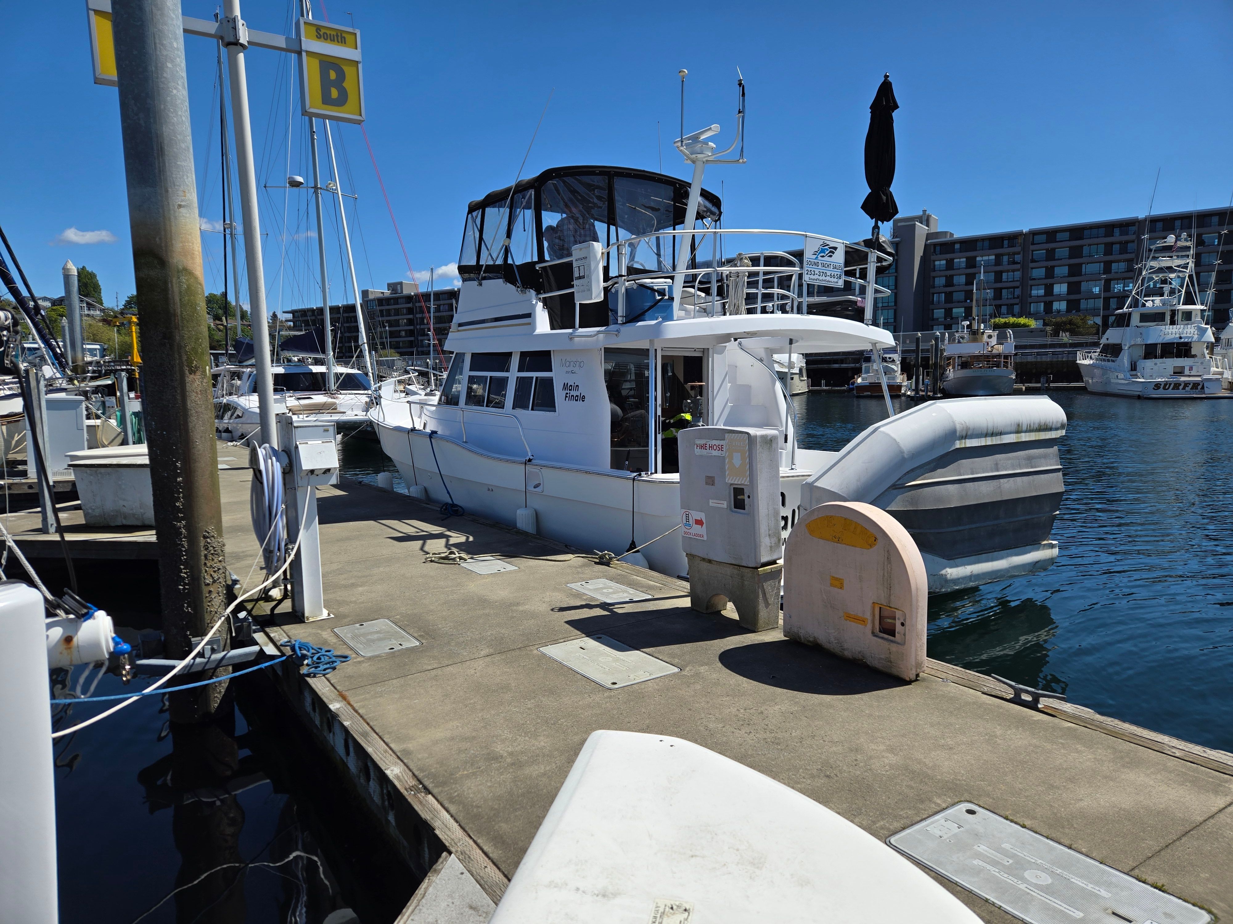 1999 Mainship 390 Trawler - 20