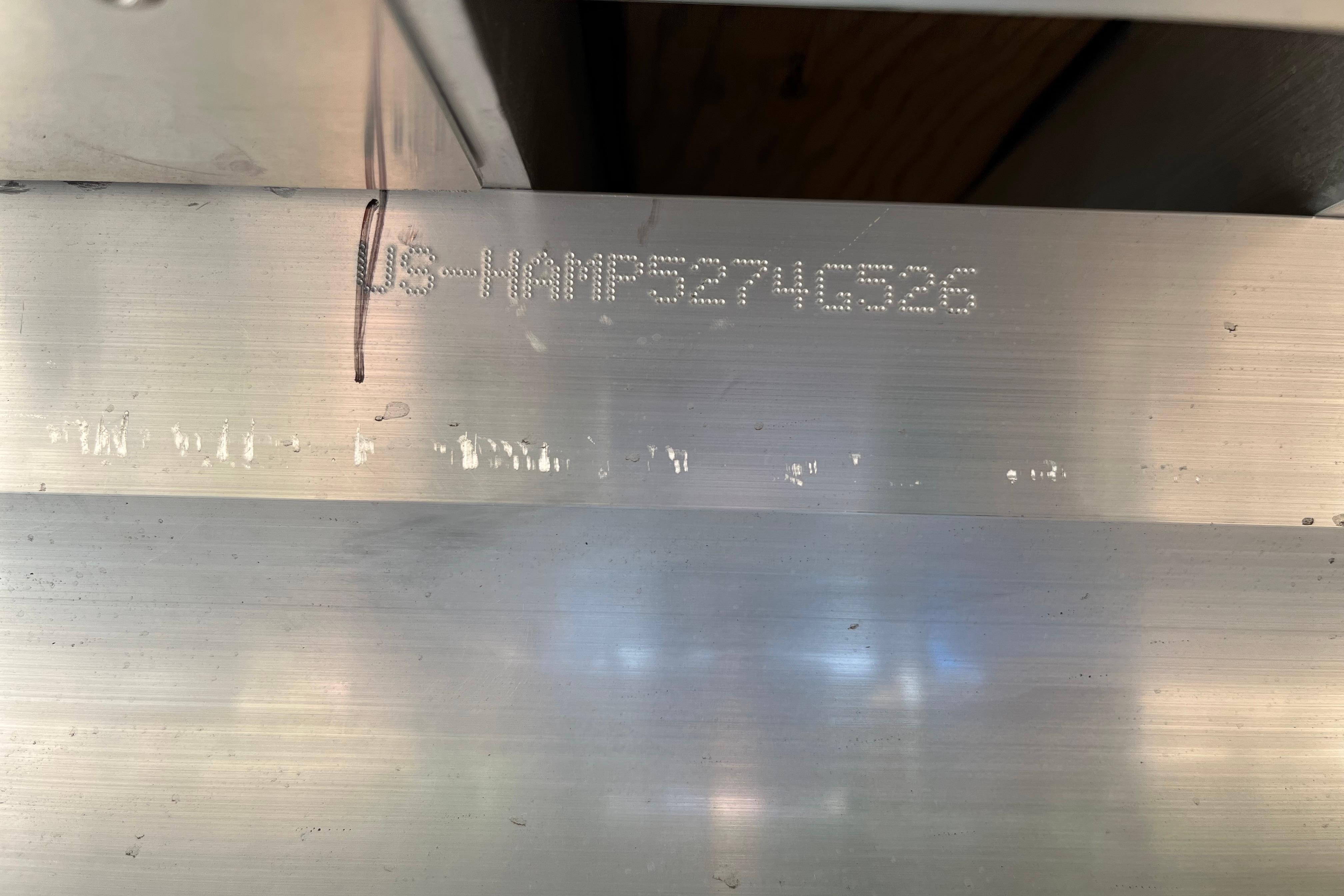 2025 Harris Sunliner 250 hull identification number engraved on metal surface.