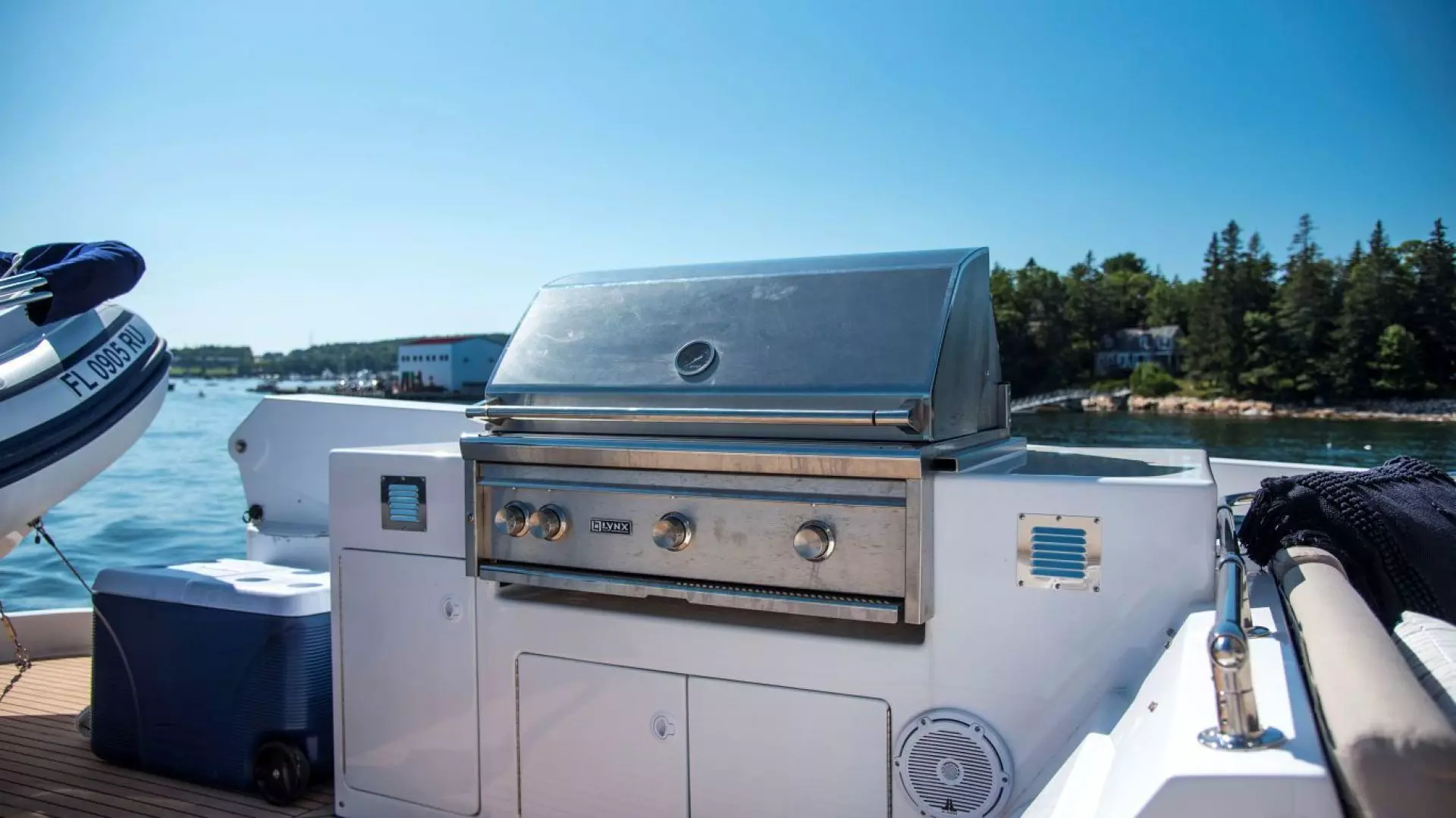 1998 Hatteras Sport Deck - Image 24