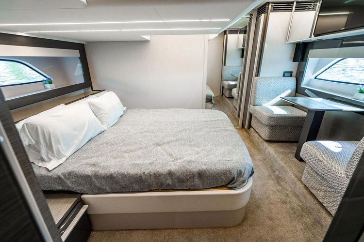 2018 Pershing 5x - Image 36