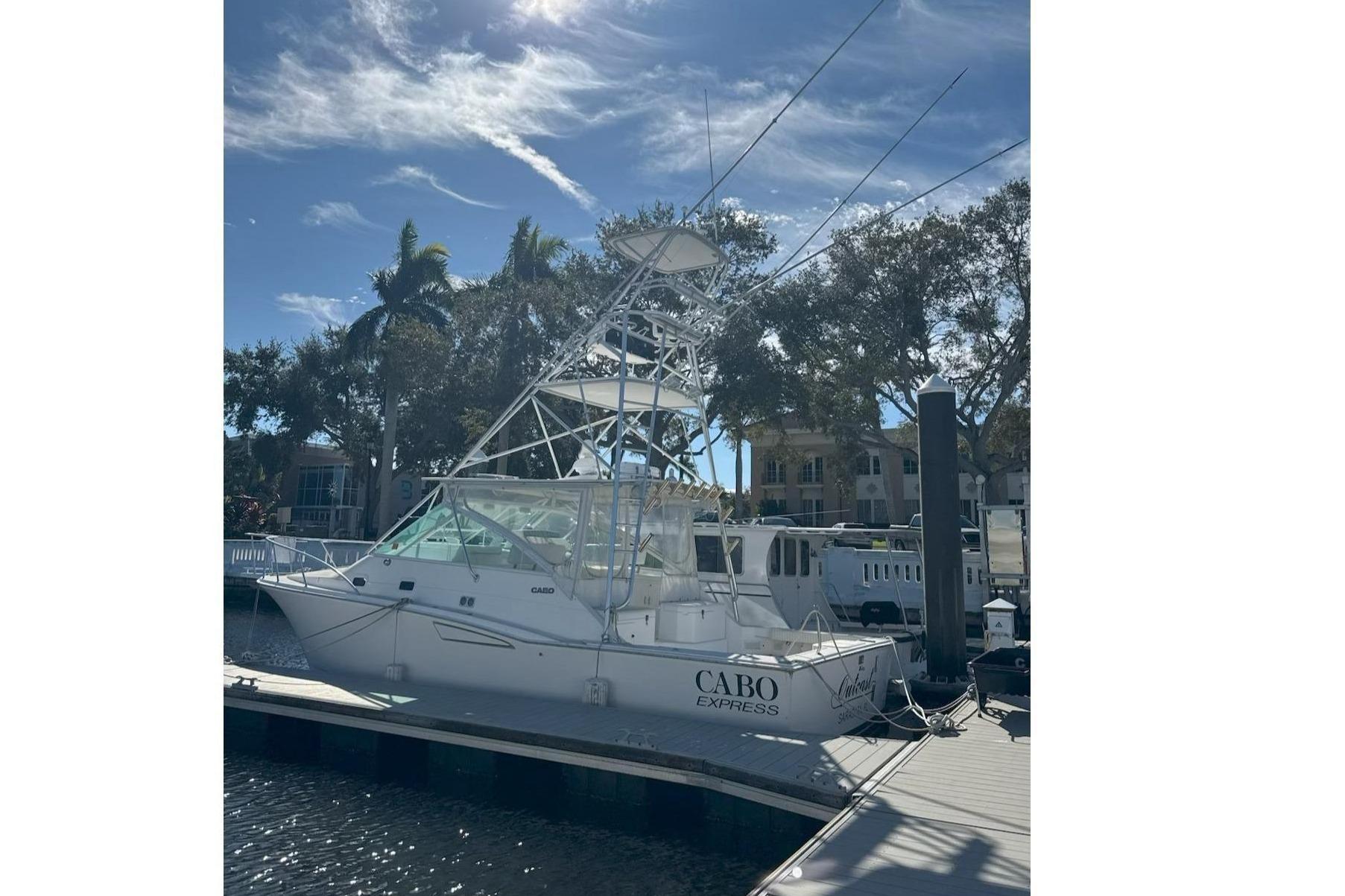 2000 Cabo 35 Express