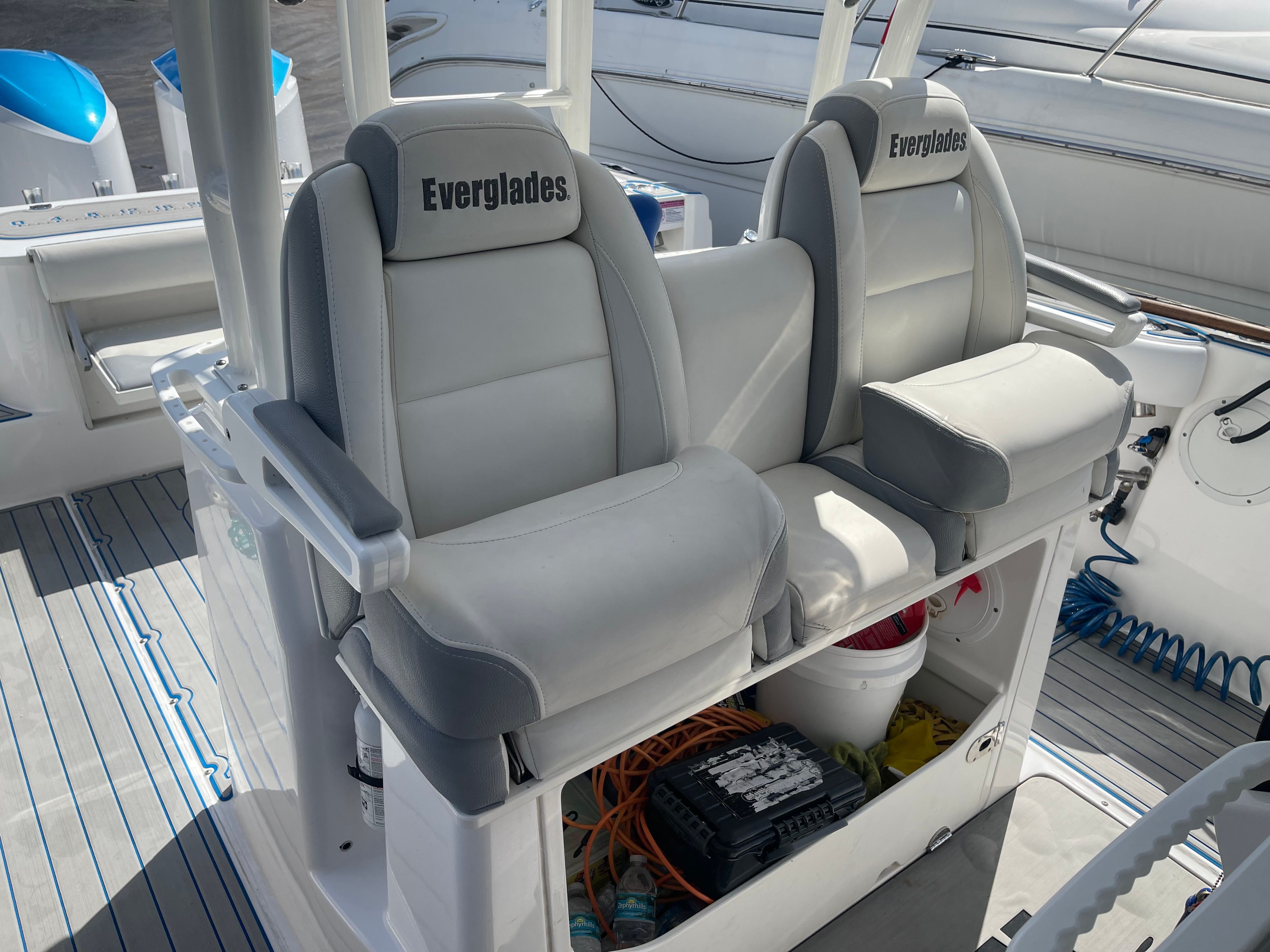 2017 Everglades 325 Center Console - 61