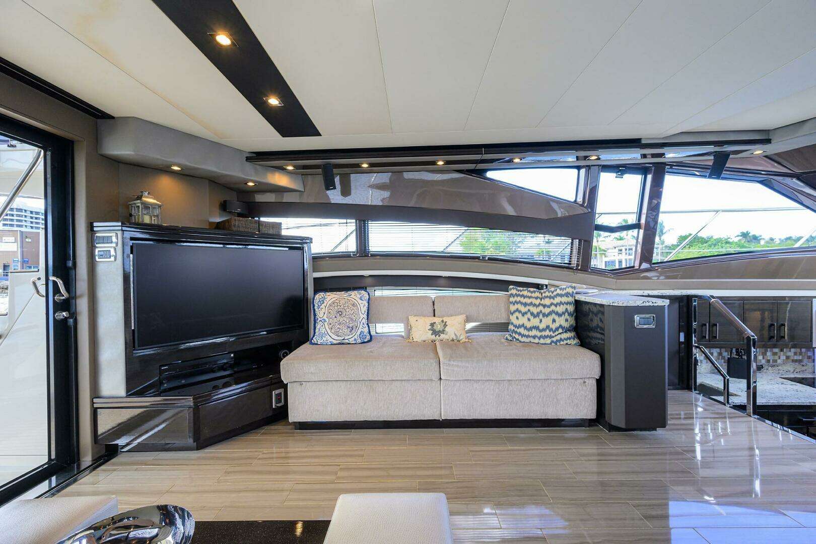 2016 Marquis 660 Sport Yacht - Image 5