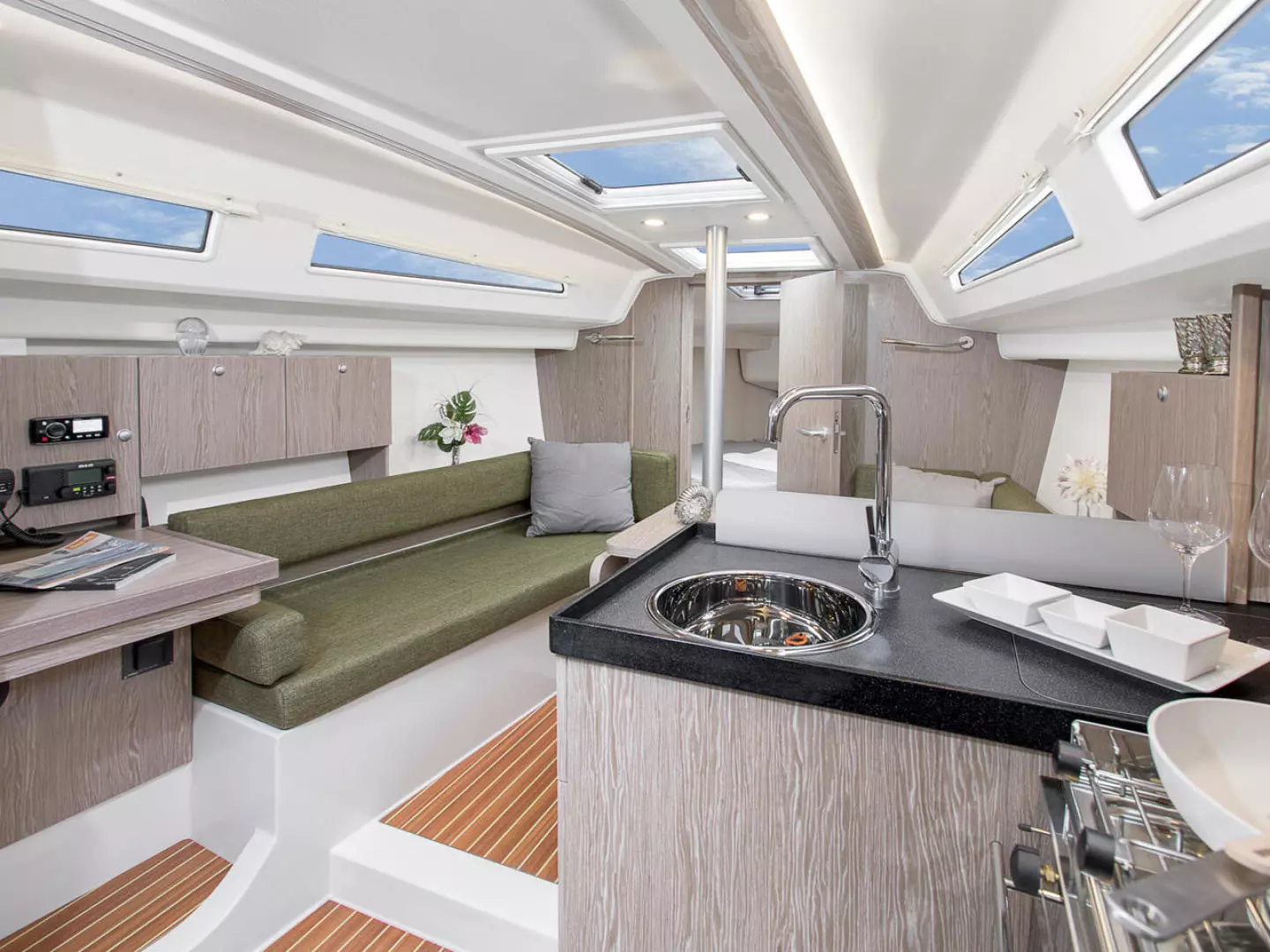 2025 Hanse 315 - Image 42