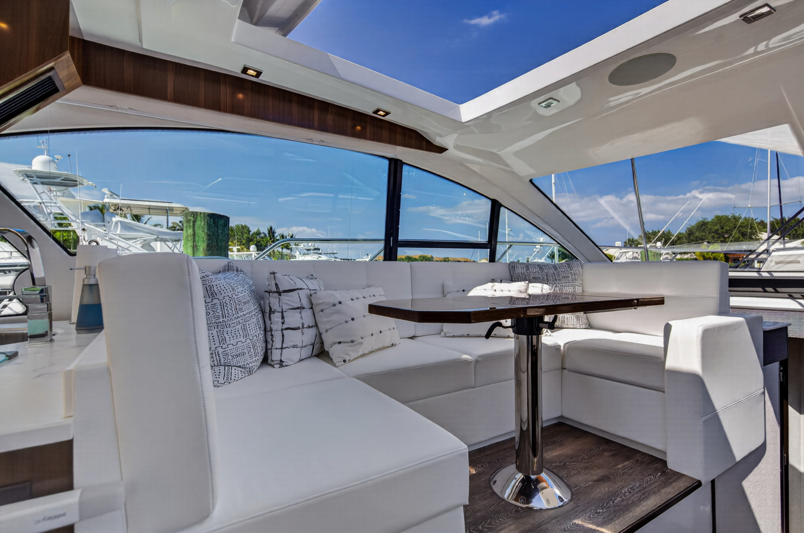 2023 Cruisers Yachts 50 CANTIUS - Image 49