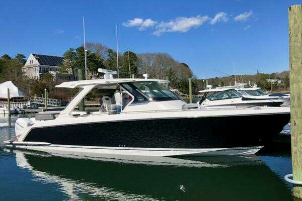 2021 Tiara Yachts 38 LS