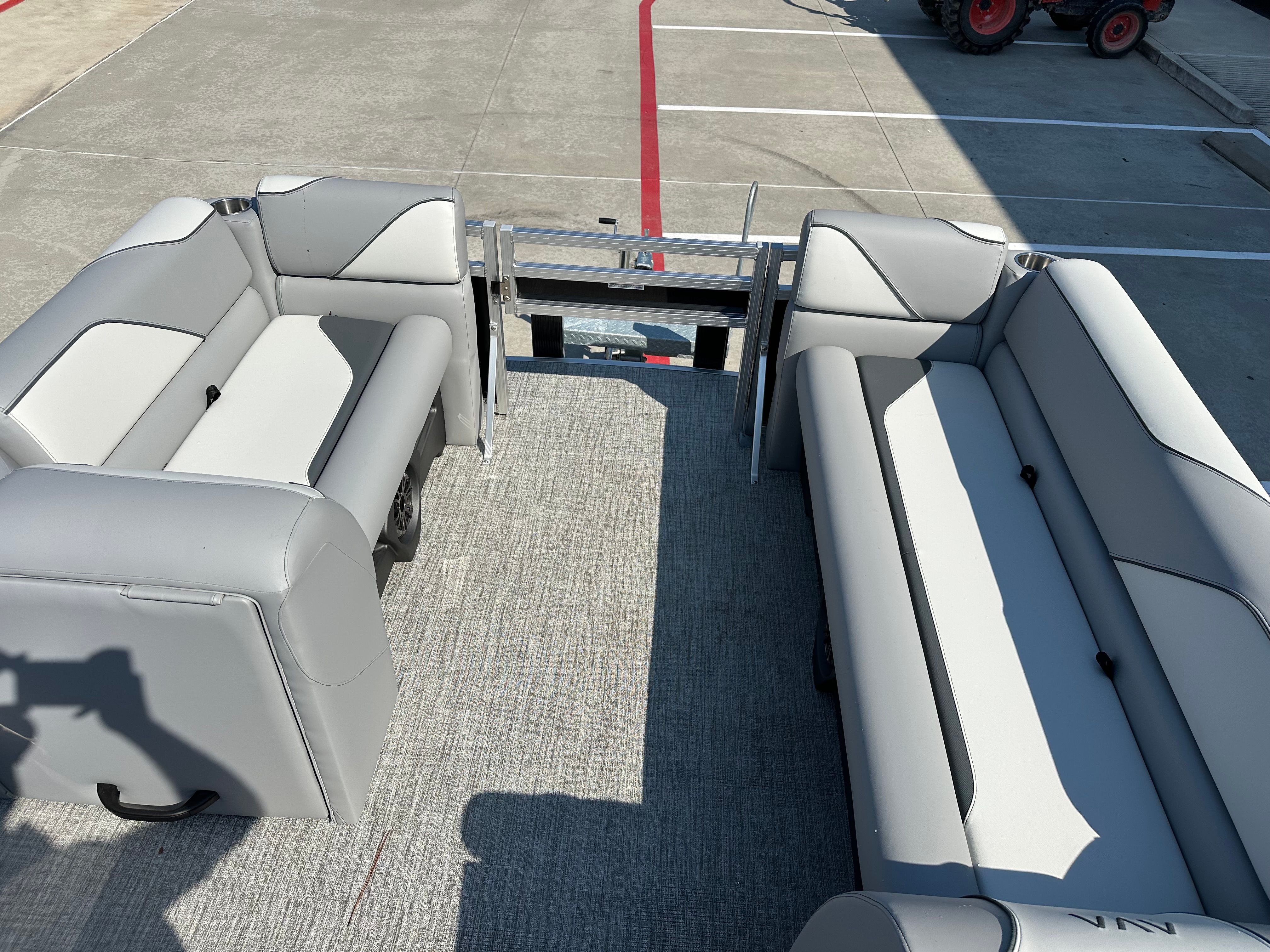 2025 Avalon Venture Rear Fish - 21' - 13