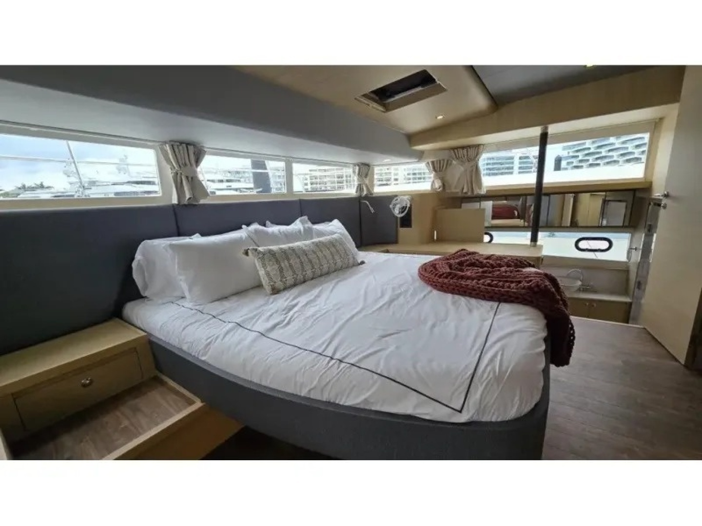 2025 Aquila 54 YACHT - Image 33