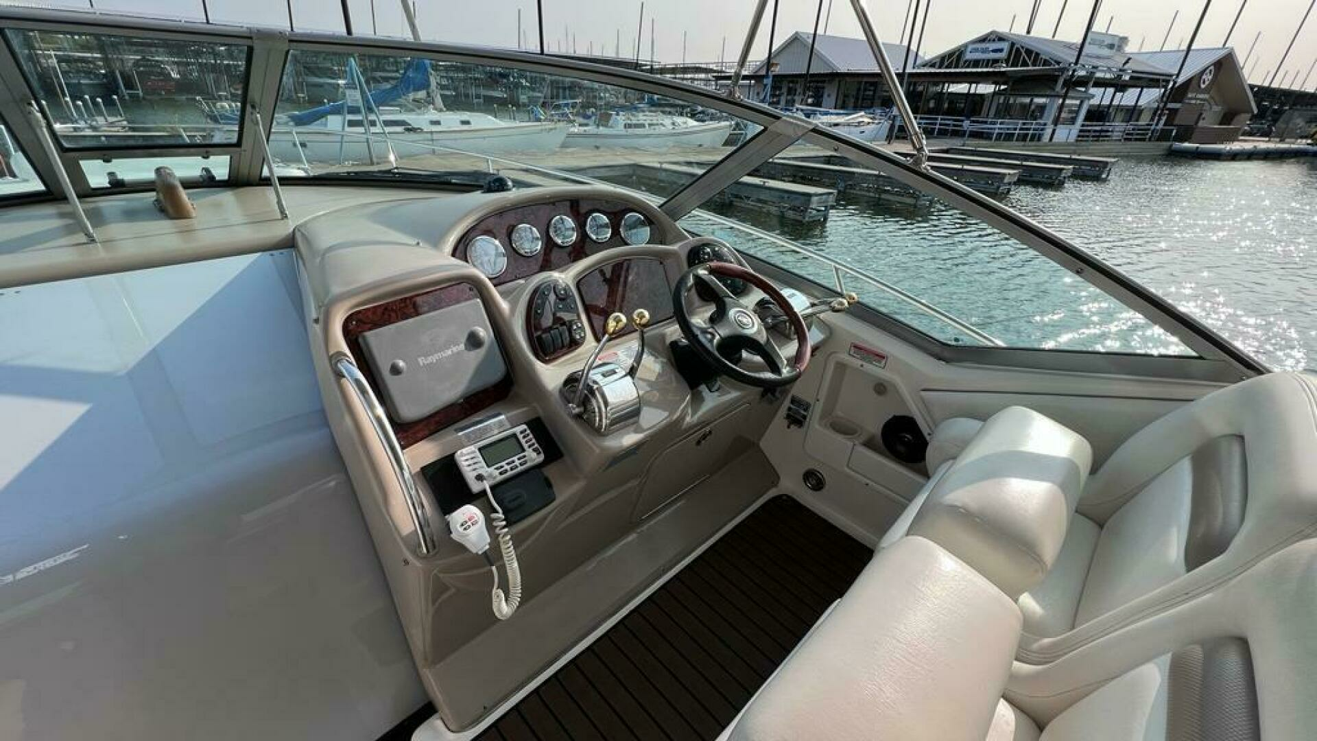 2005 Sea Ray Sundancer 320 - Image 12