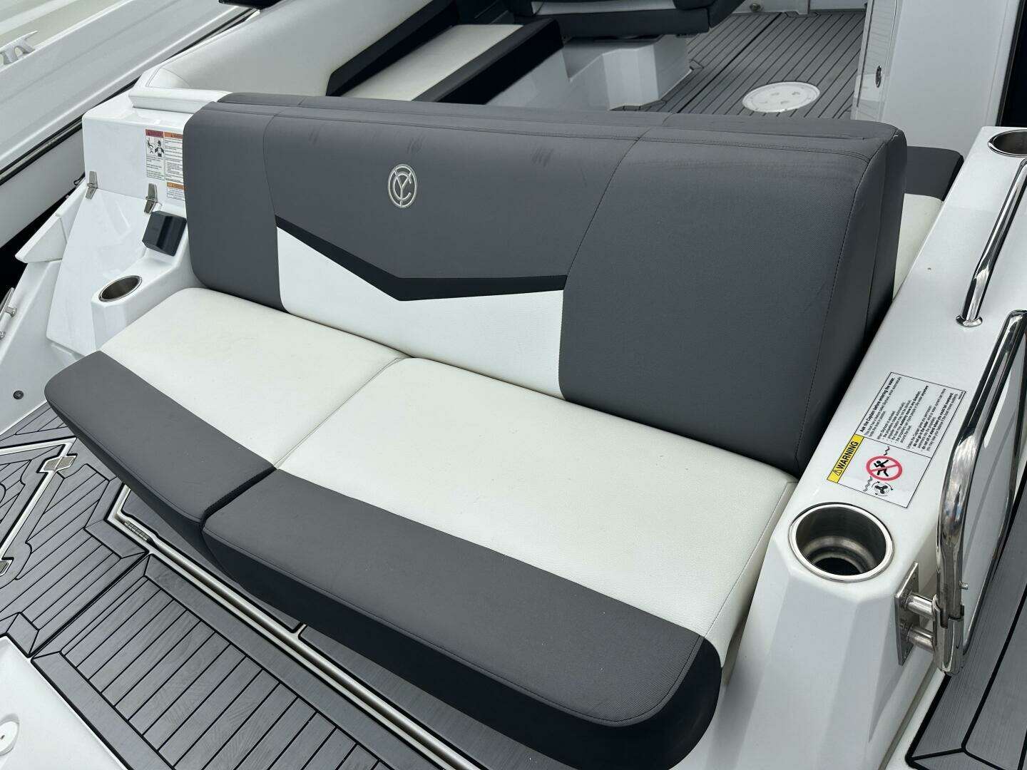2019 Cruisers Yachts 338 Outboard - Image 50