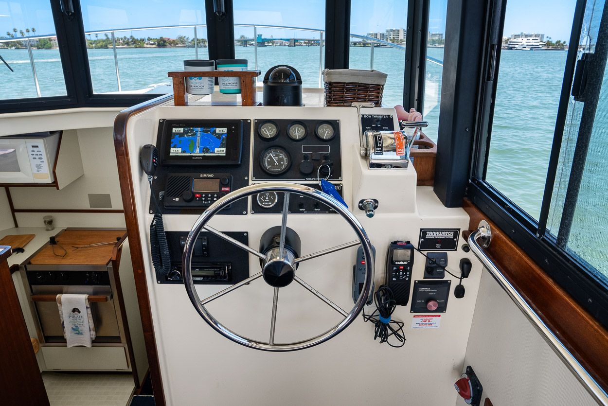 2001 Camano 31 Trawler - 37