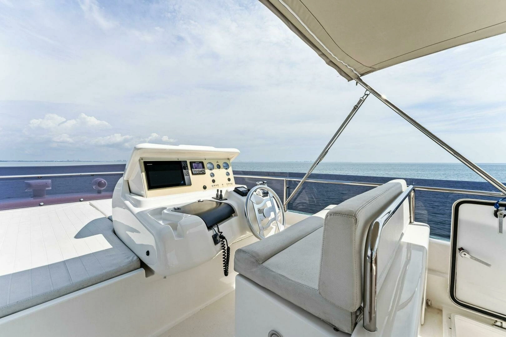 2013 Ferretti Yachts 620 - Image 47