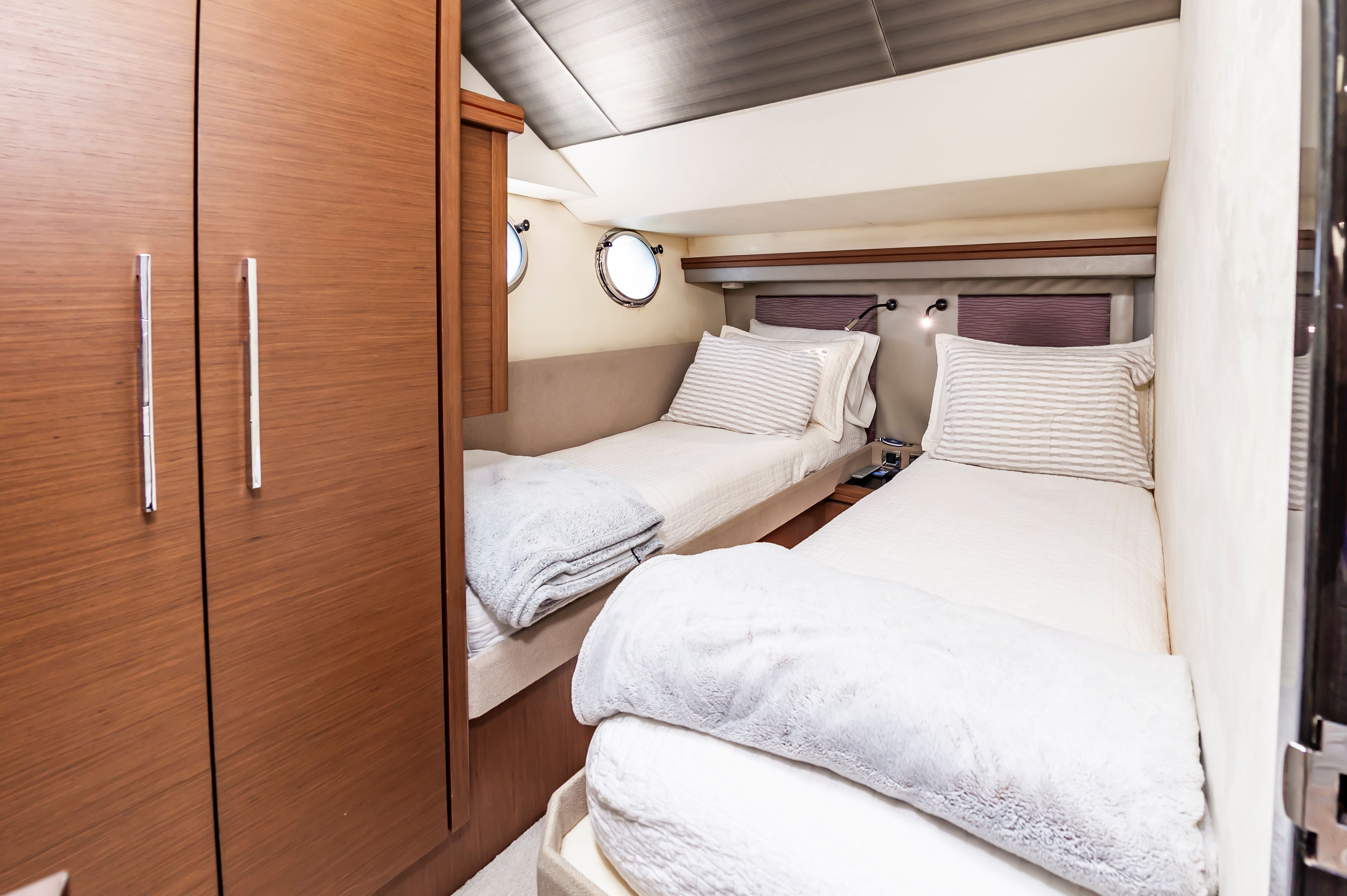 2013 Marquis 63 Sport Yacht - 62