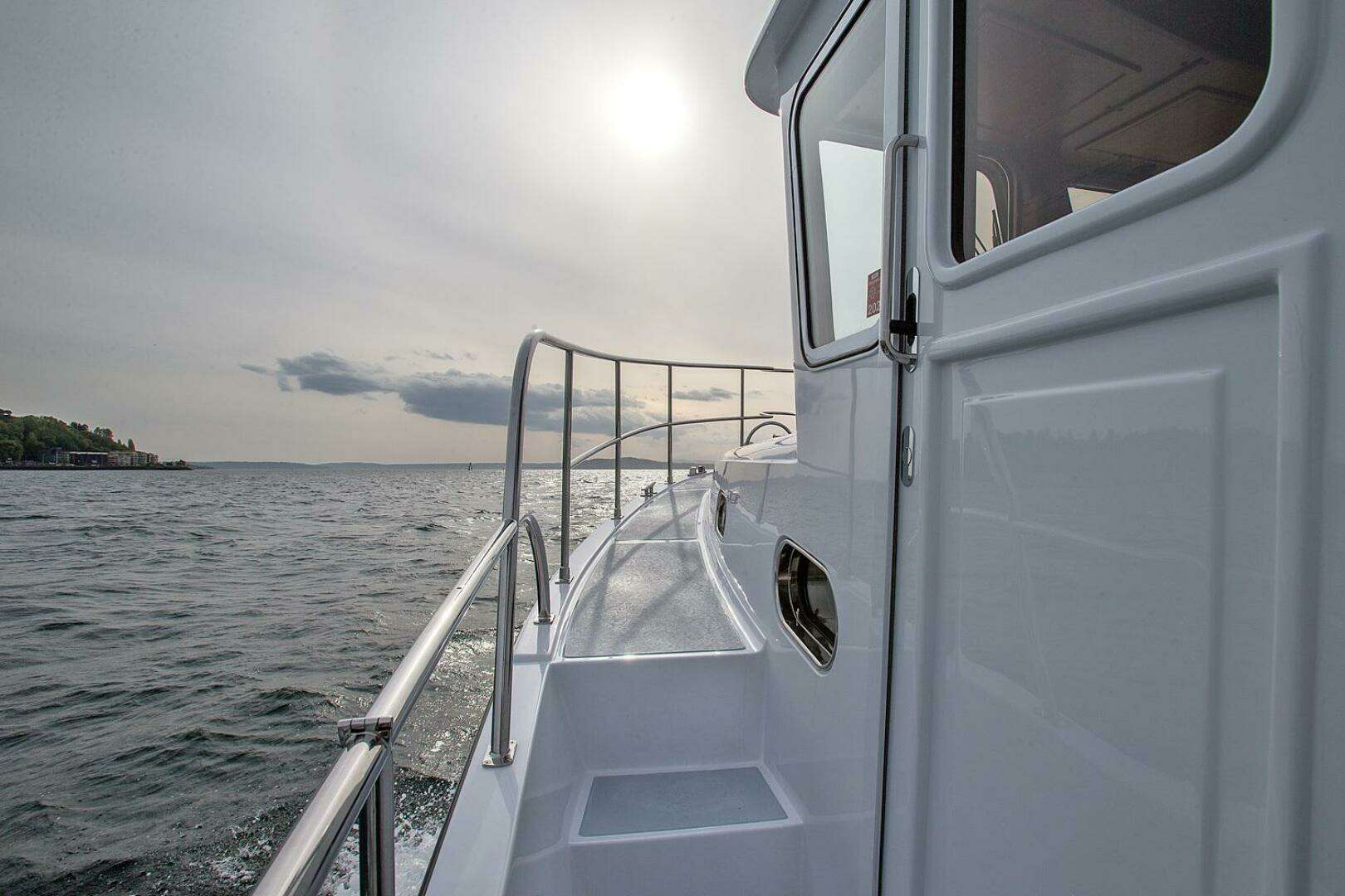2026 Helmsman Trawlers 38E Pilothouse - Image 18