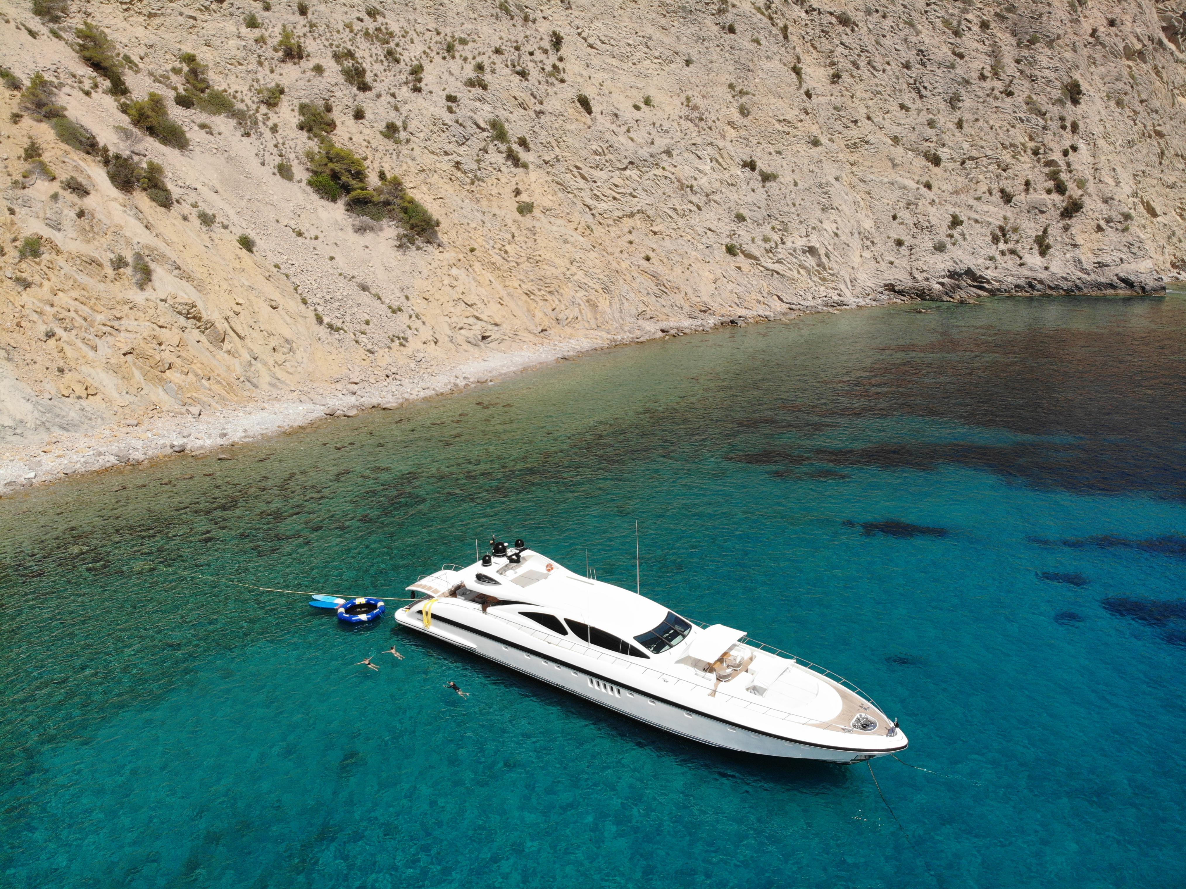 2004 Mangusta 130