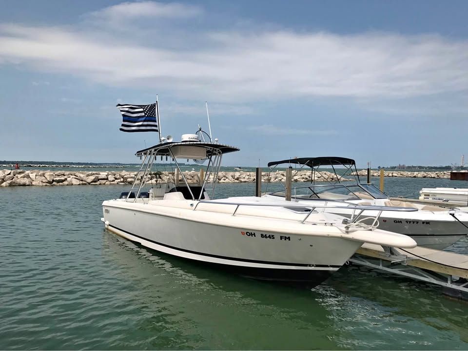 2001 Intrepid 322 Cuddy