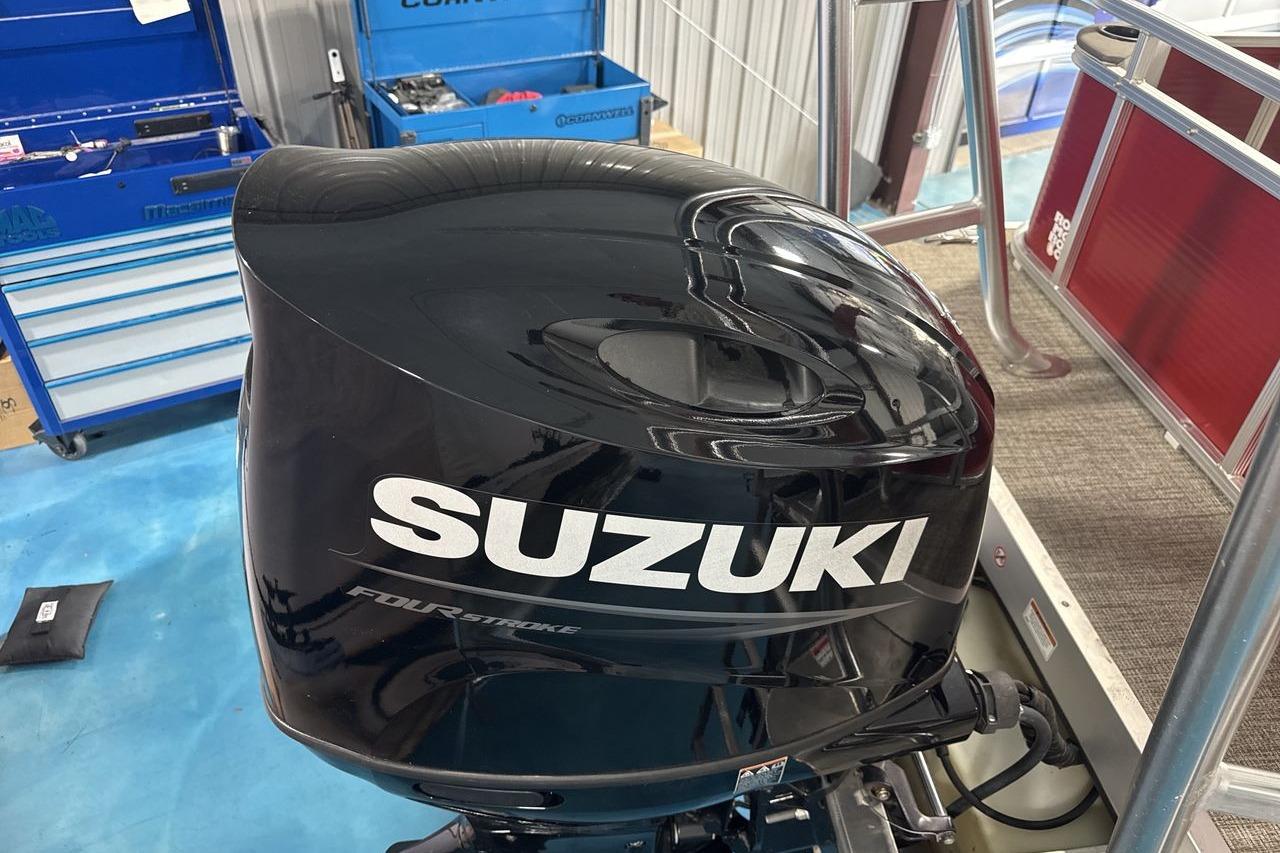 Suzuki four-stroke outboard motor on 2022 Landau ALURE 232 boat.