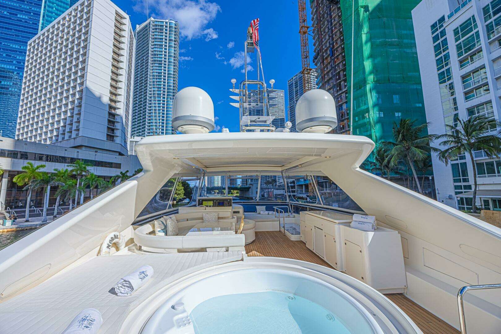 2011 Ferretti Yachts 830 - Image 28
