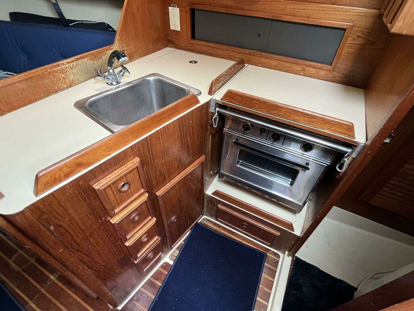 1986 Pearson — - Image 23