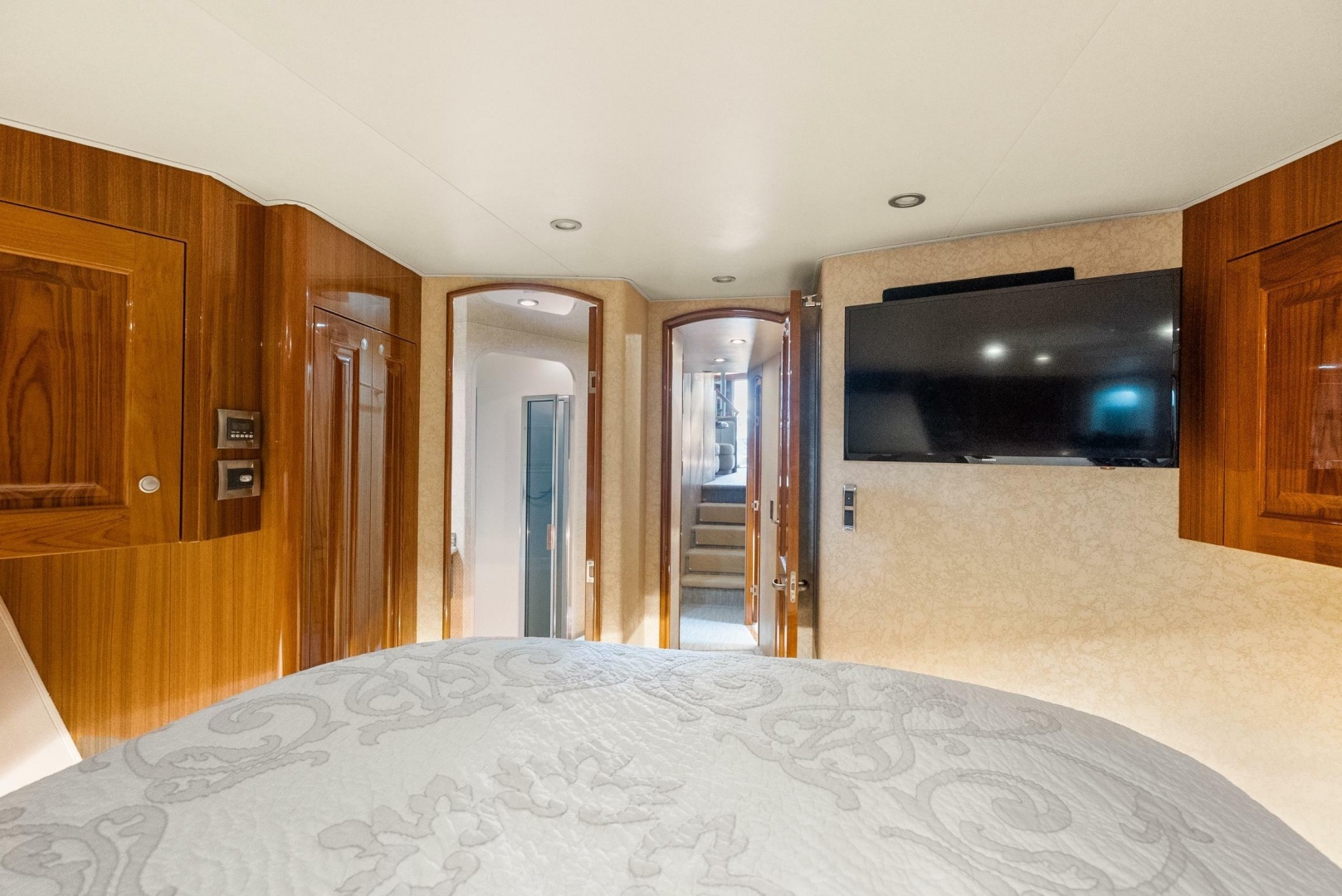 2007 Viking Enclosed Flybridge - Image 14
