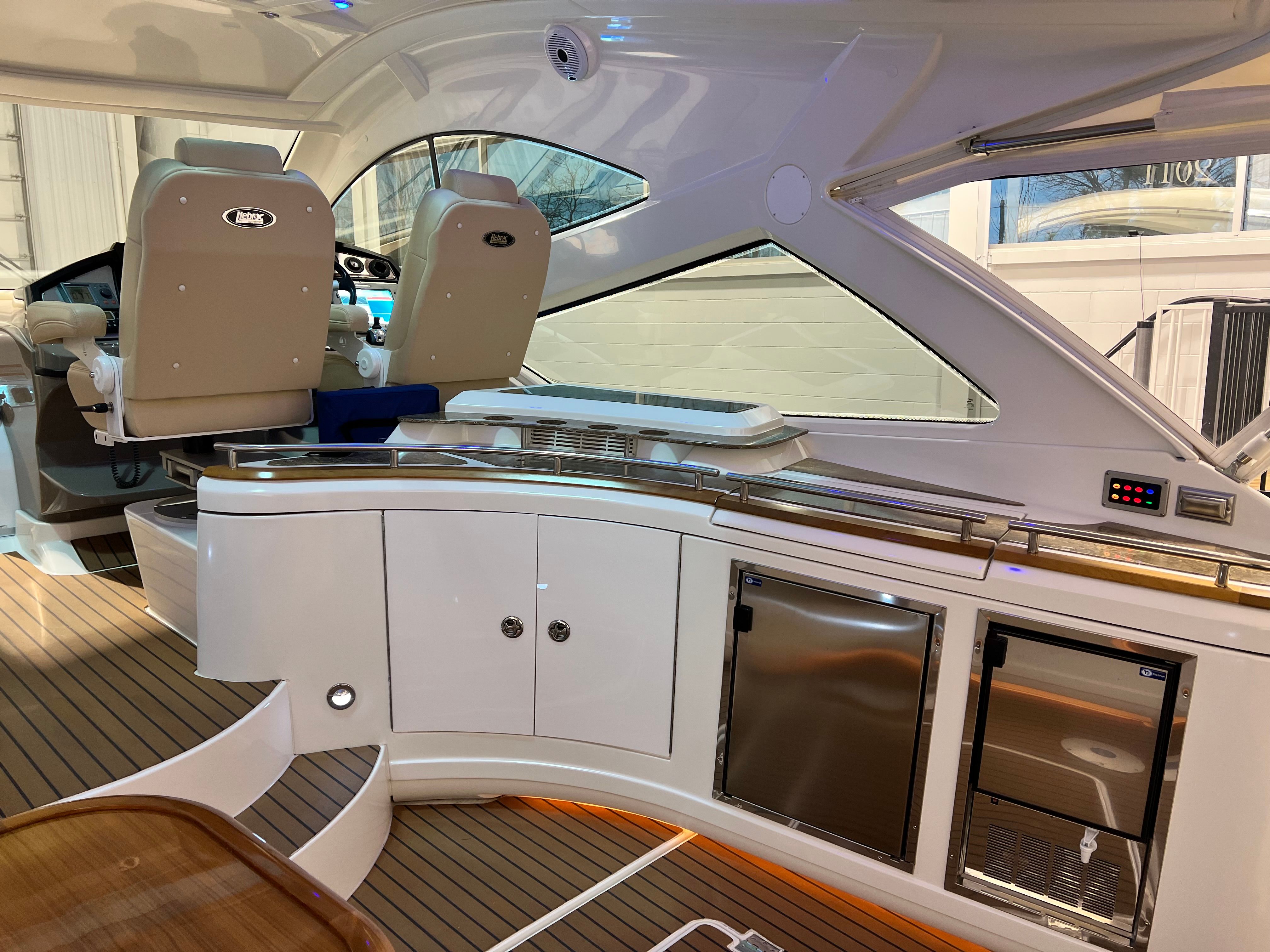 2009 Cruisers Yachts 520 Sports Coupe - 13