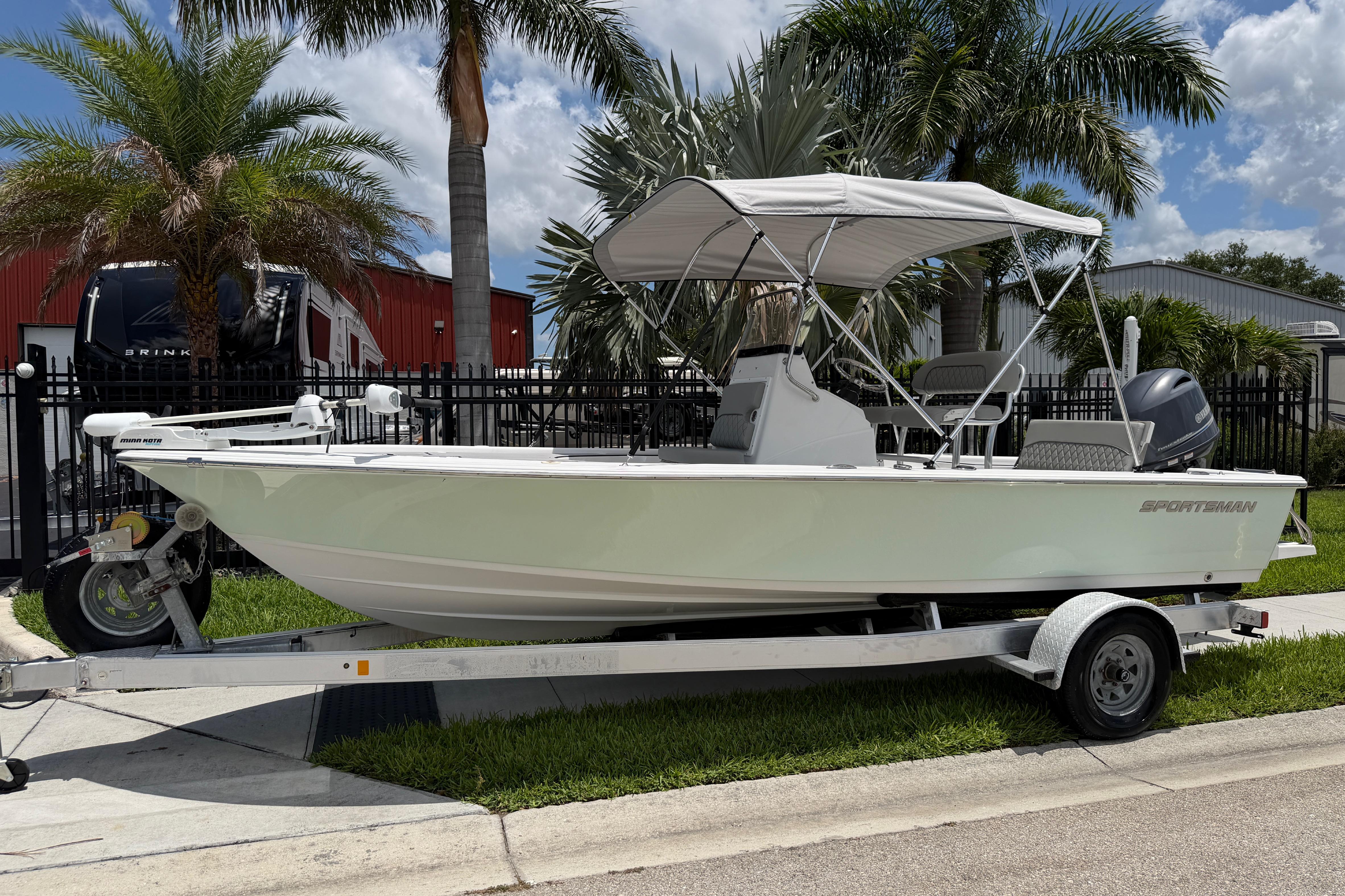2015 Sportsman Masters 207 Bay Boat