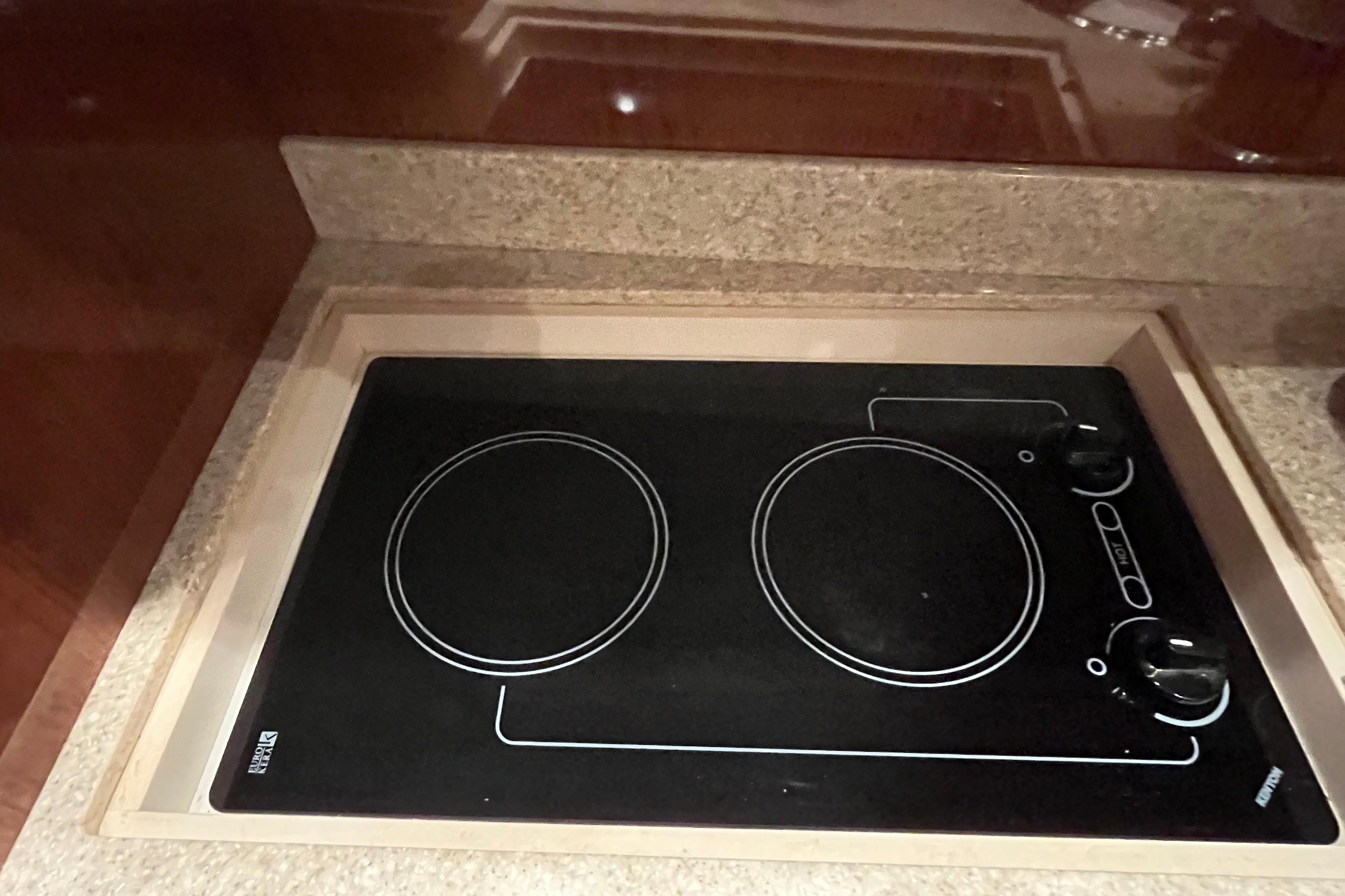 Built-in stovetop on 2007 Regal 3760 IB COMMODORE yacht, featuring two burners.