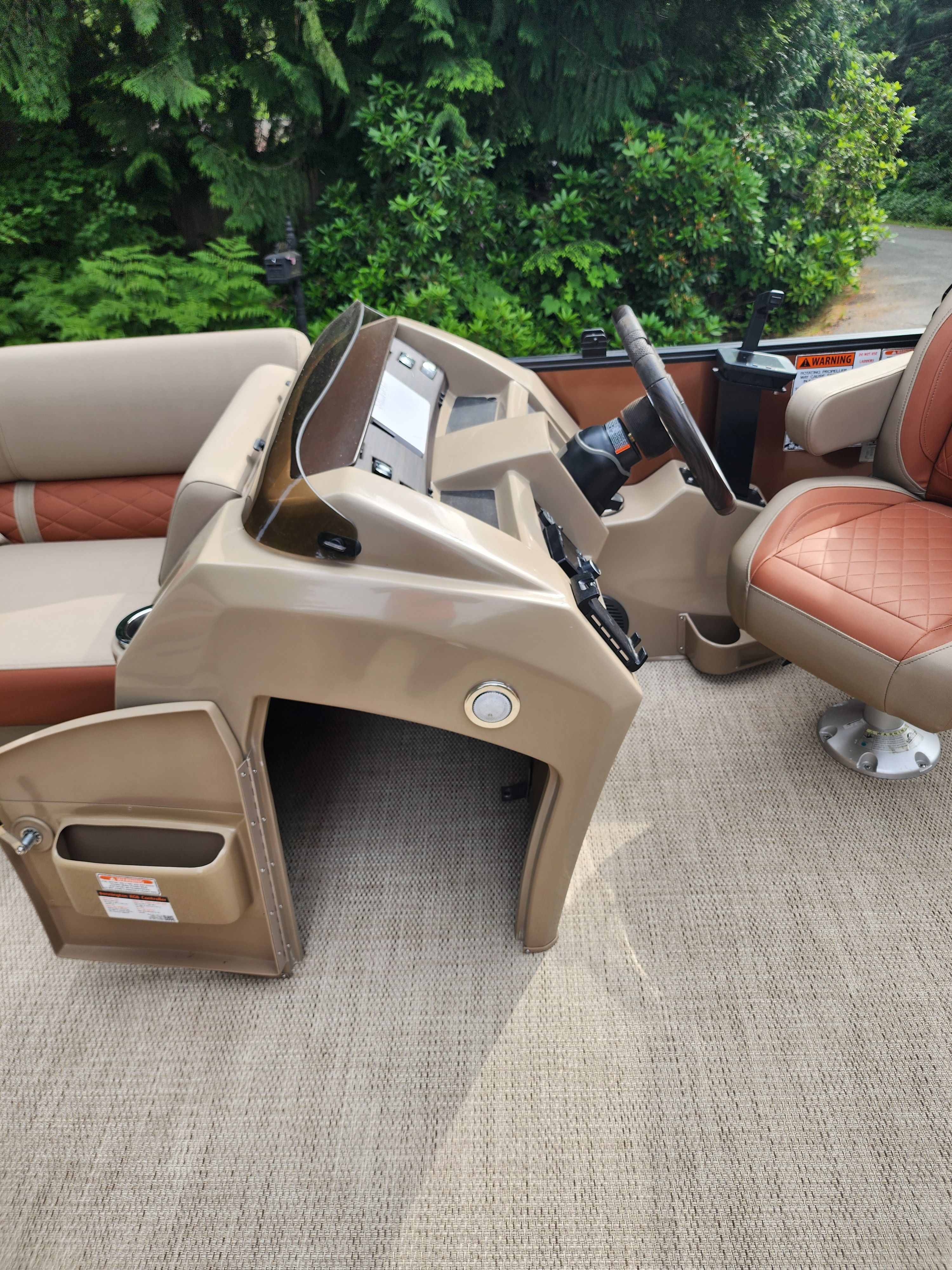 The image shows the cockpit of a 2023 Bennington 22 LSB with a beige dashboard.