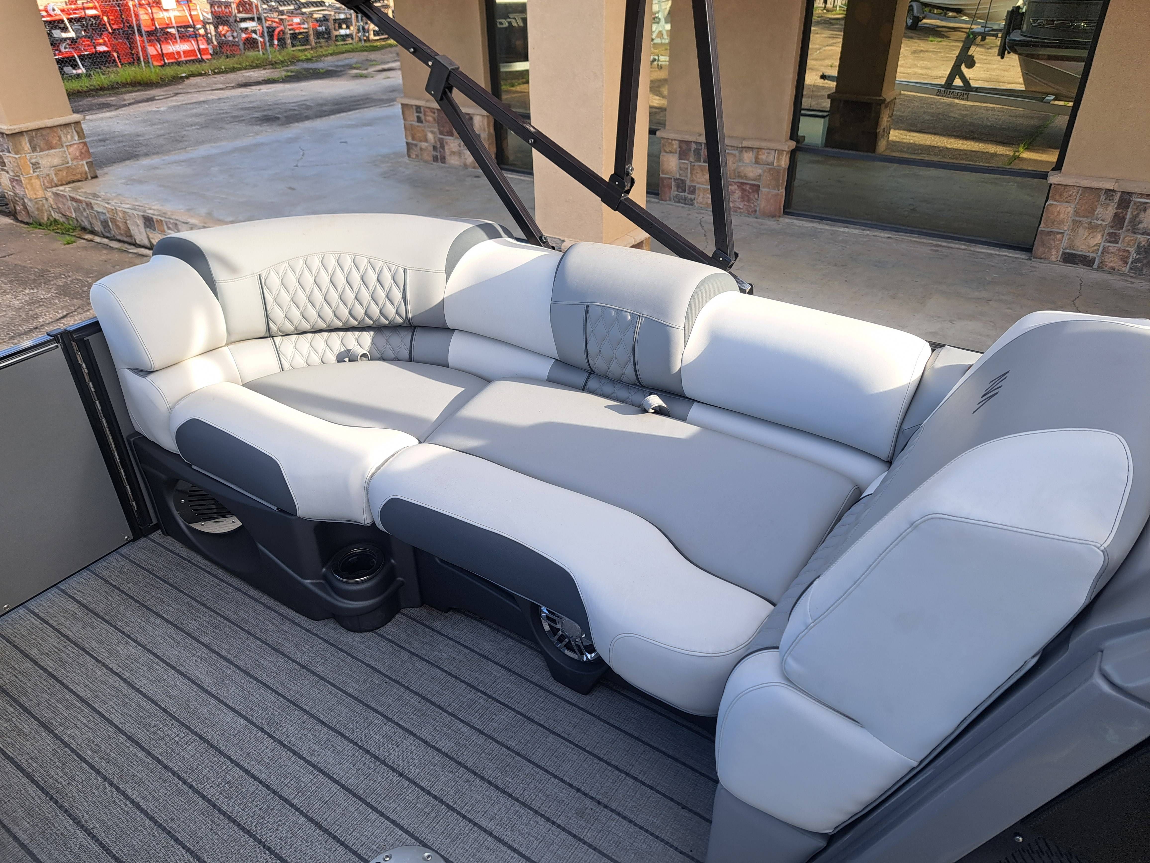 2025 Avalon Catalina Quad Lounge Shift - 23' - 12