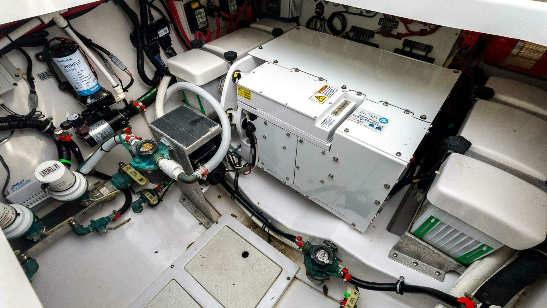 2023 Everglades 455 Center Console - Image 15