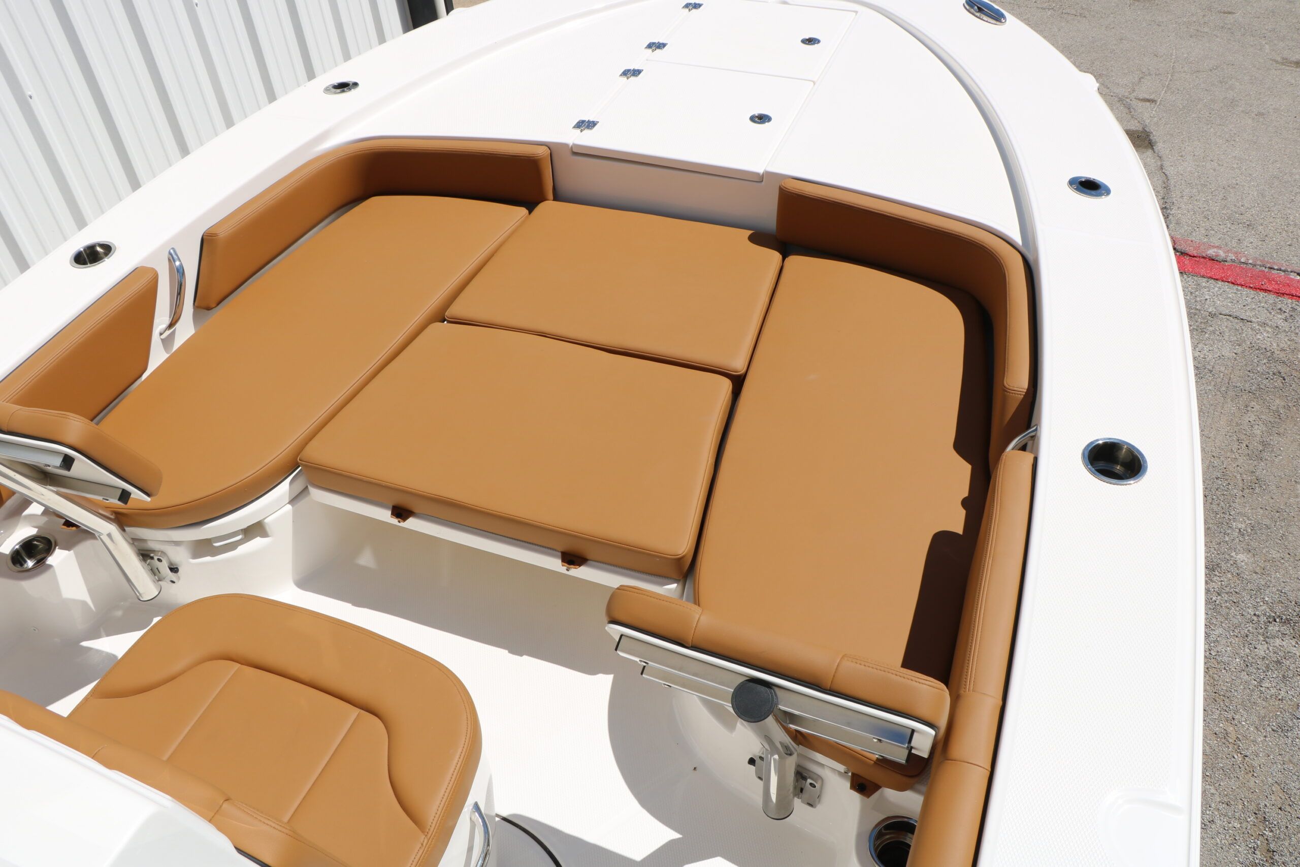 2026 Robalo 246 Cayman - 23