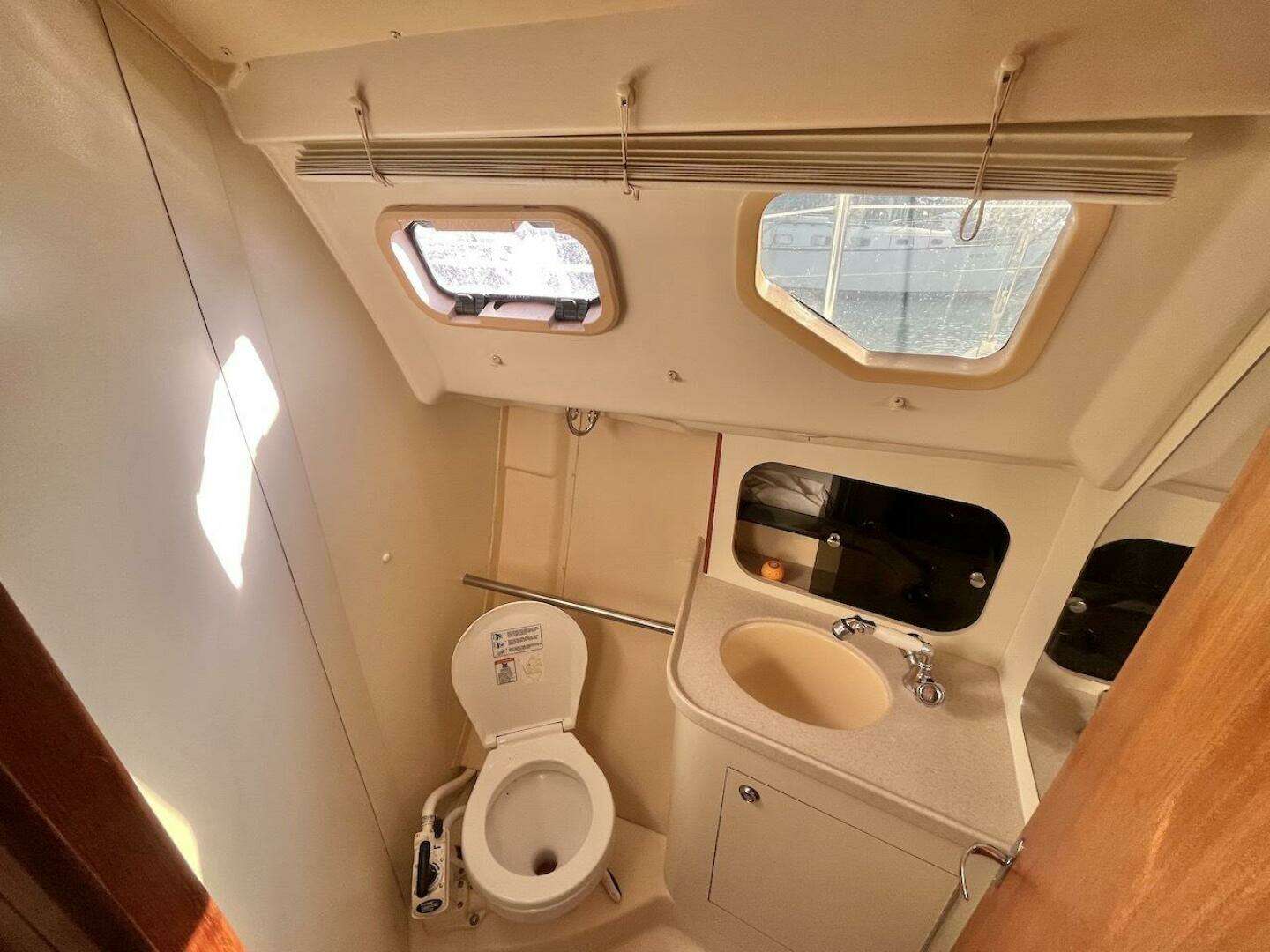 2002 Hunter 326 - Image 15