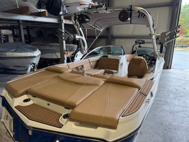 2020 MasterCraft XT22 - 17