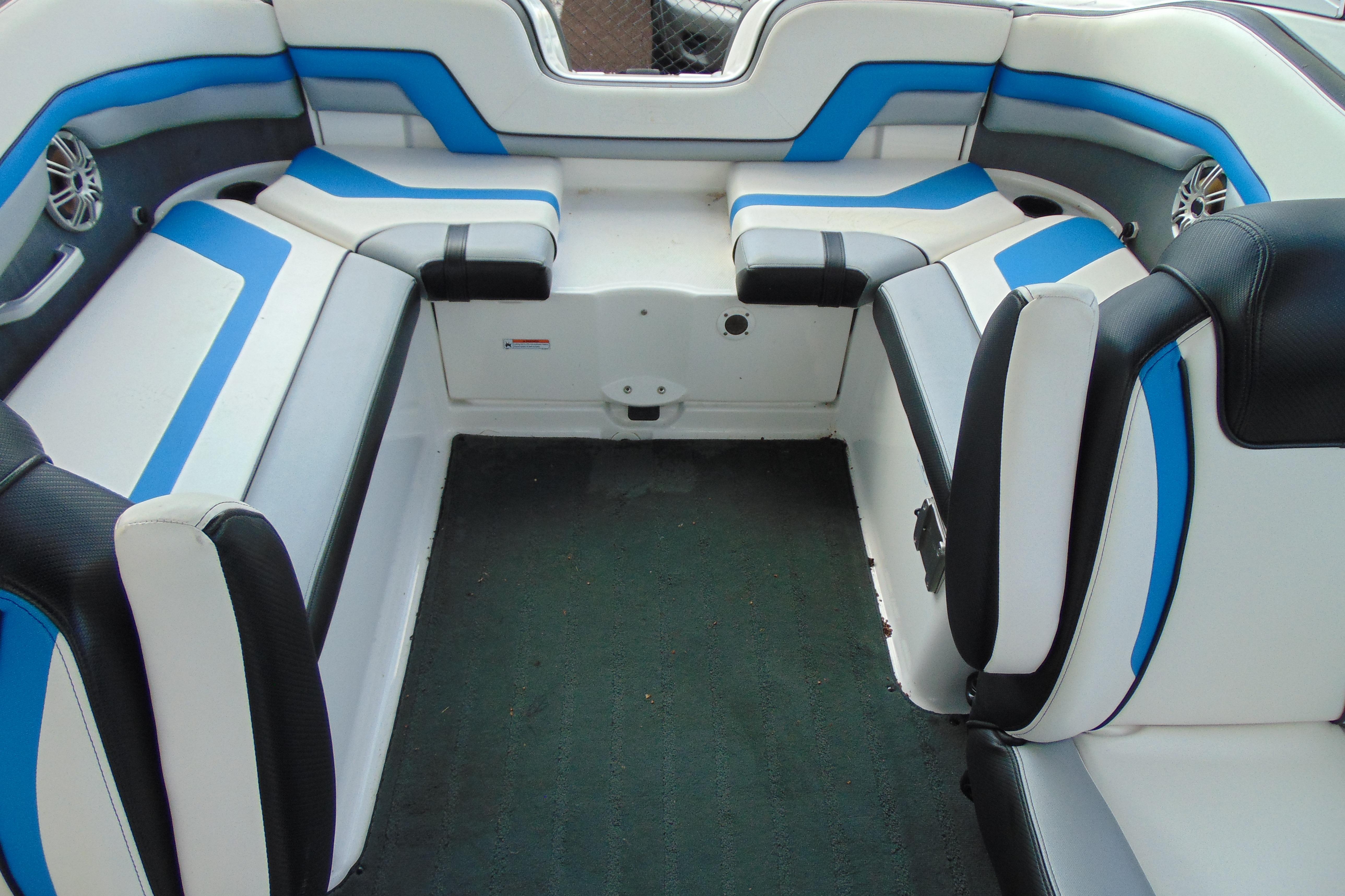 Interior seating of 2016 Yamaha Boats 242X E-Series, featuring blue and white upholstery.