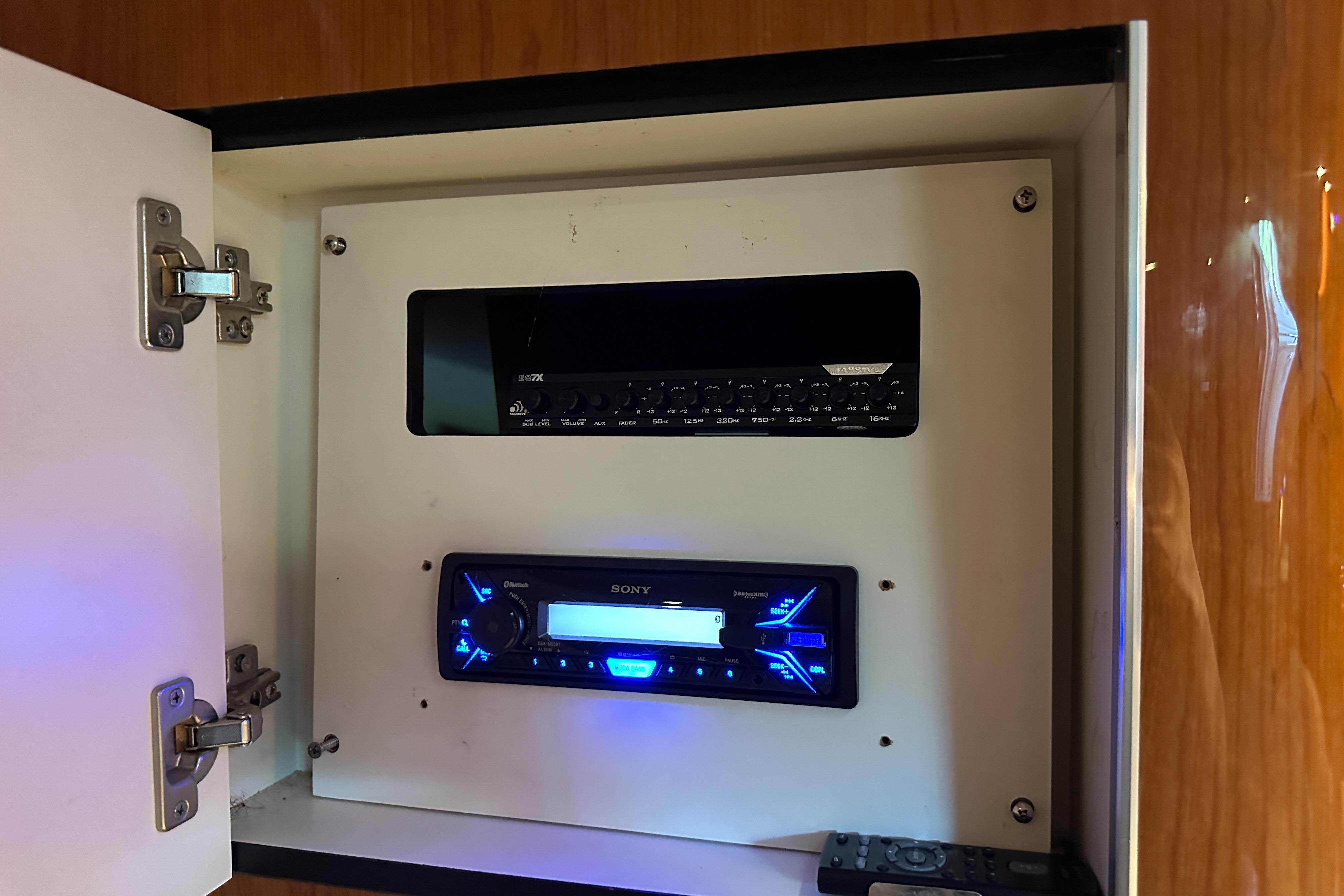 Audio system in a 2001 Sea Ray 410 Sundancer boat cabinet.
