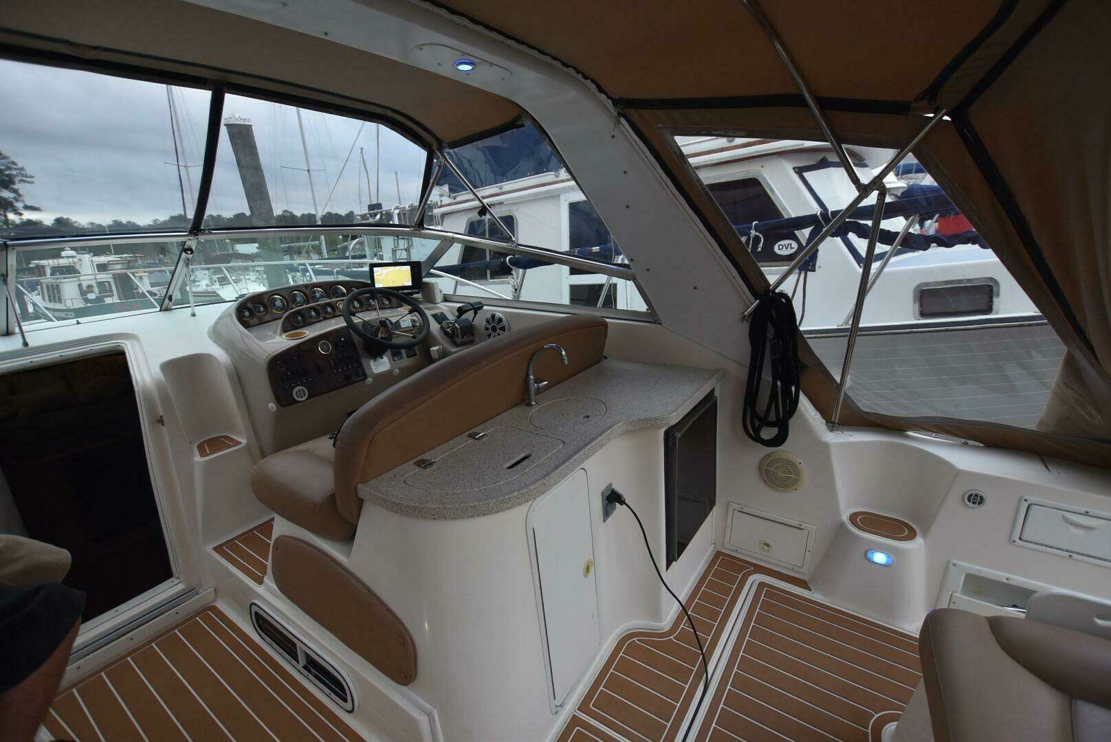 2000 Rinker 342 Fiesta Vee - Image 4